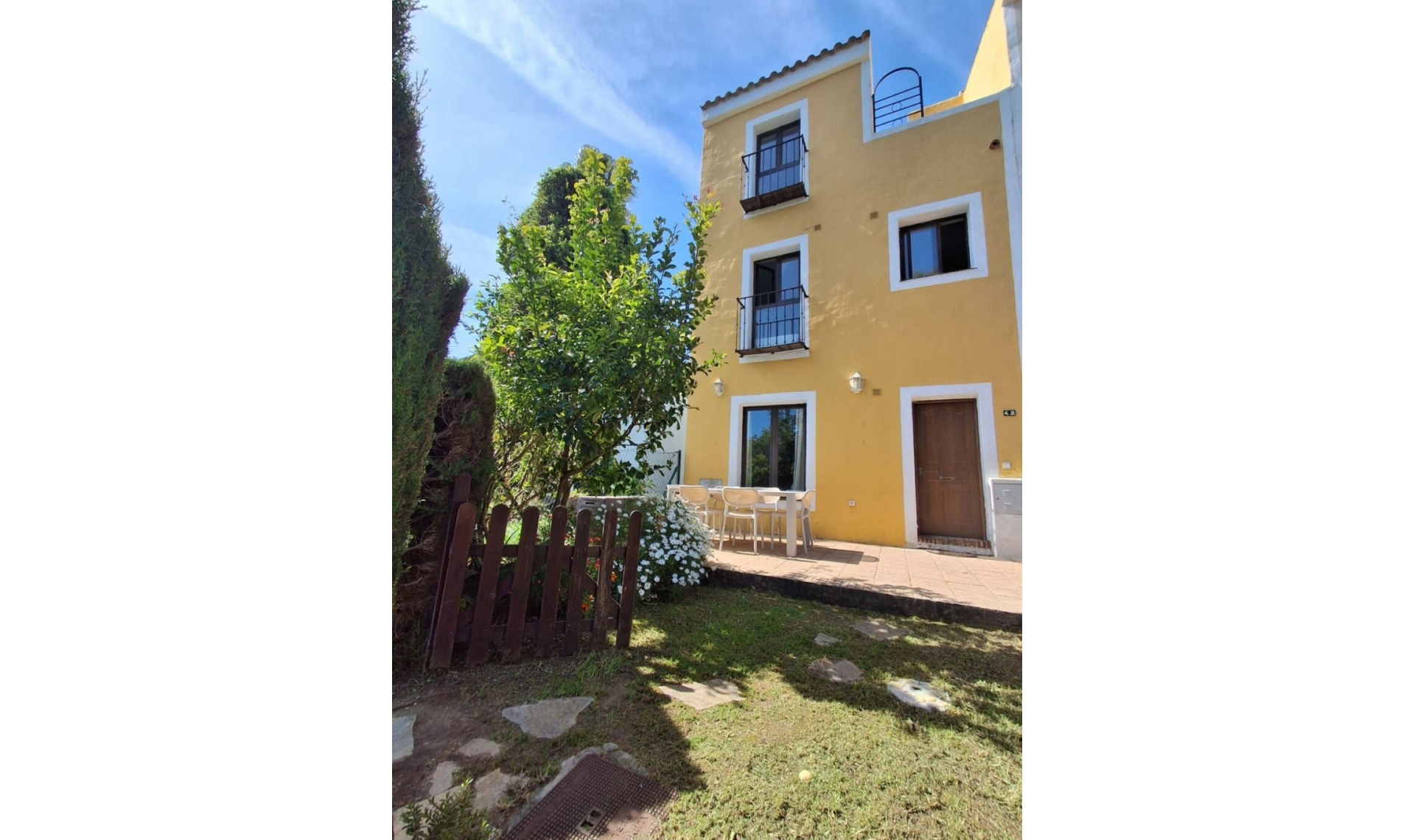 Resale - House -
Casares Playa