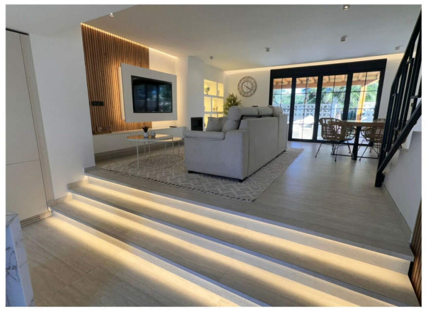 Resale - House -
Casares Playa