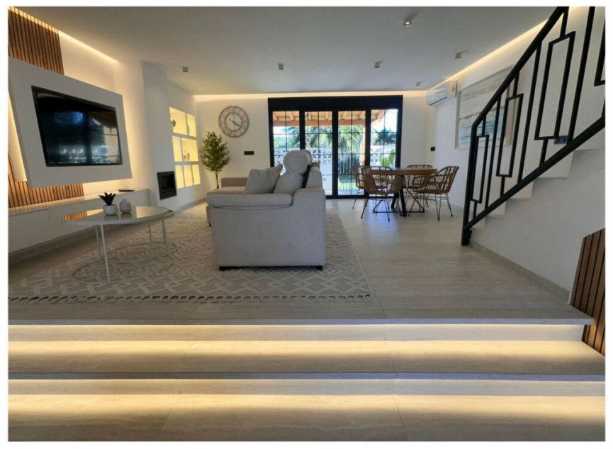 Resale - House -
Casares Playa