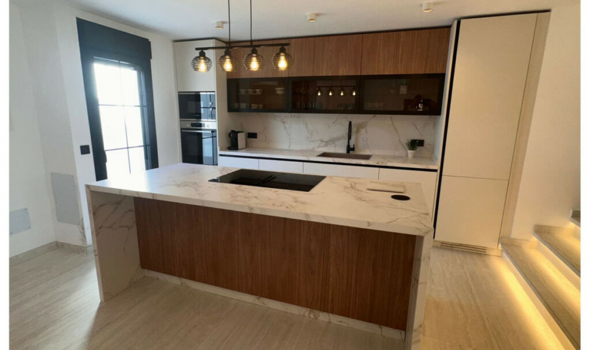 Resale - House -
Casares Playa