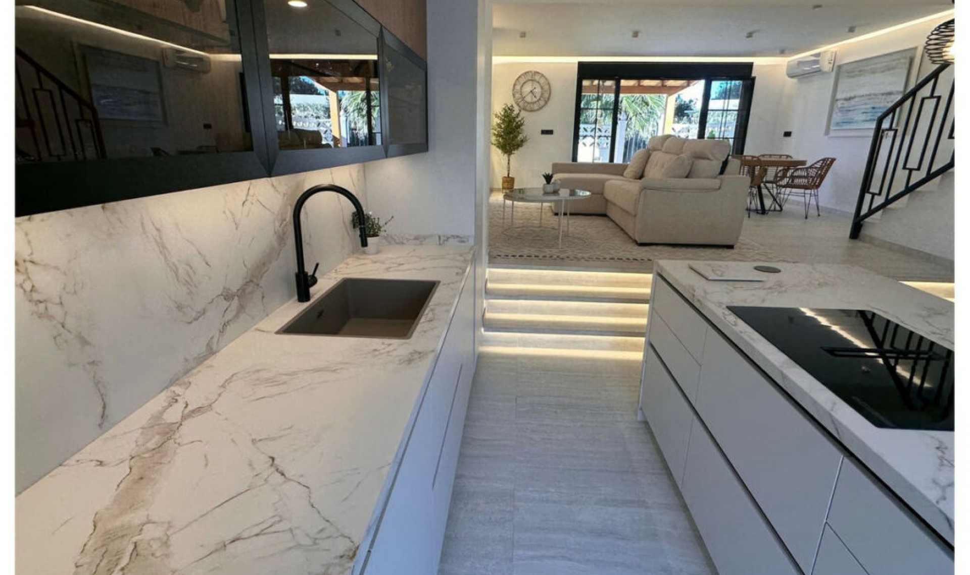 Resale - House -
Casares Playa
