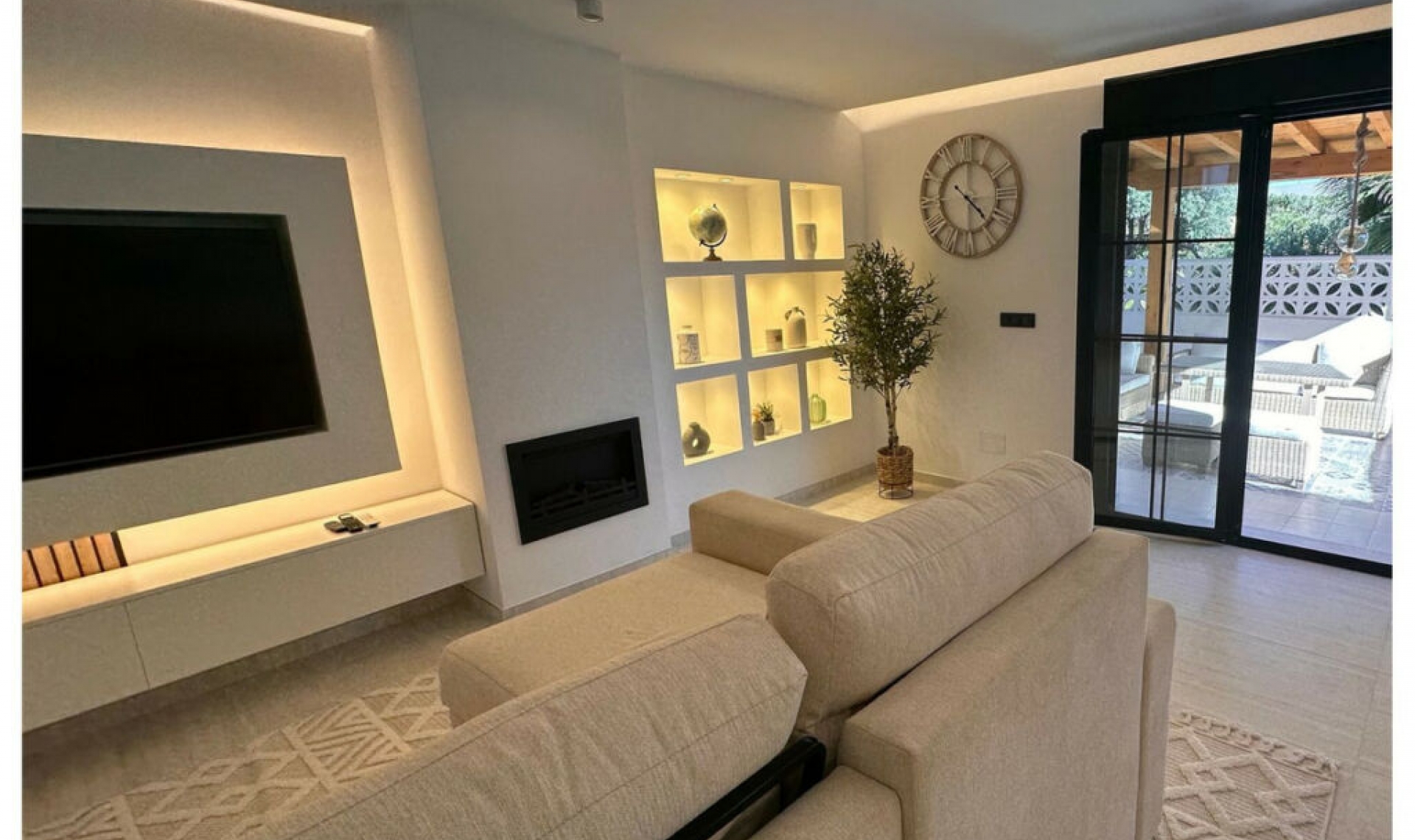 Resale - House -
Casares Playa