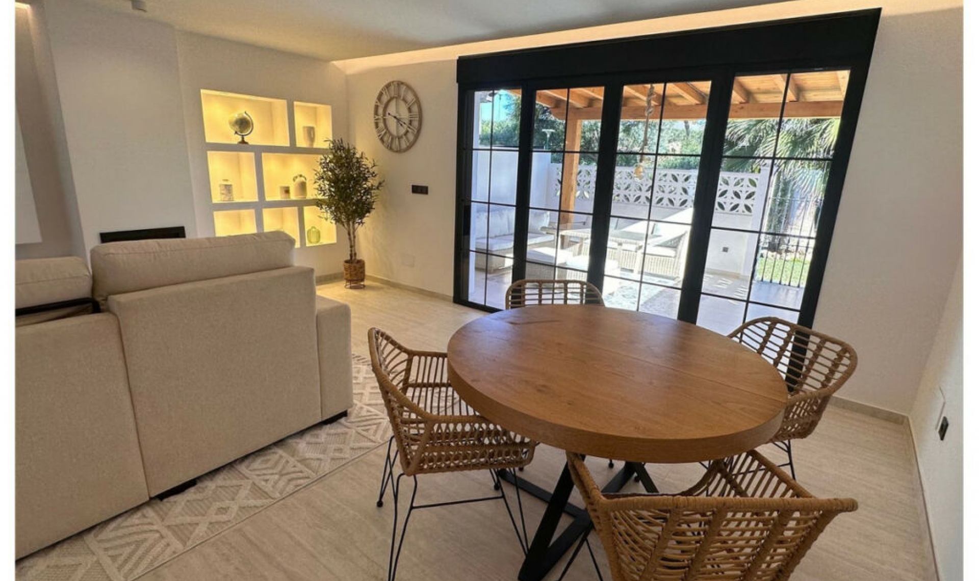 Resale - House -
Casares Playa