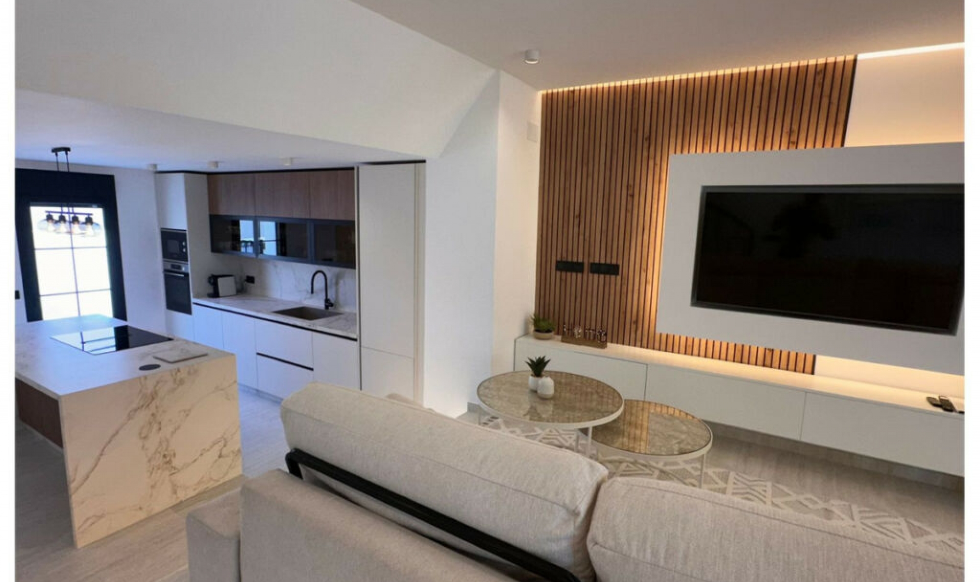 Resale - House -
Casares Playa