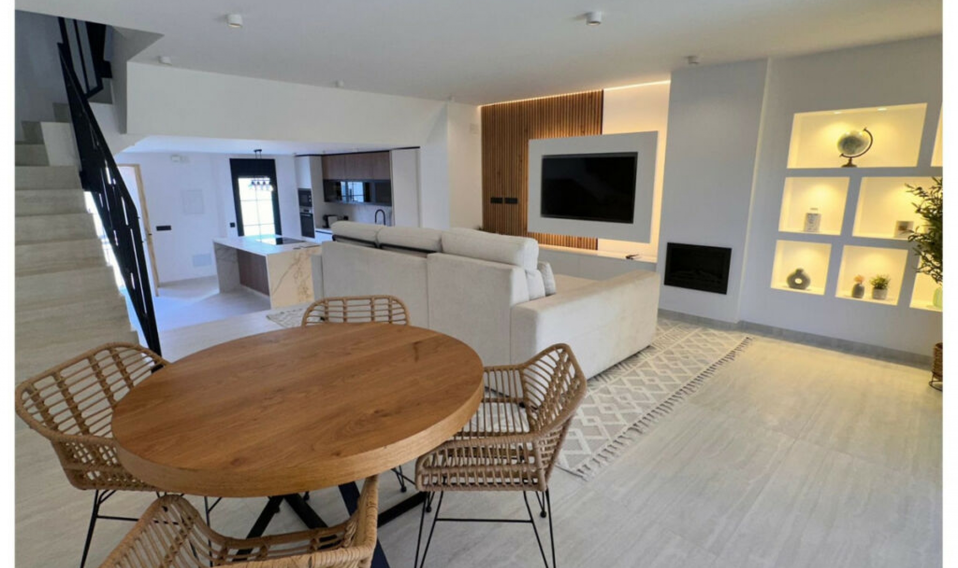 Resale - House -
Casares Playa