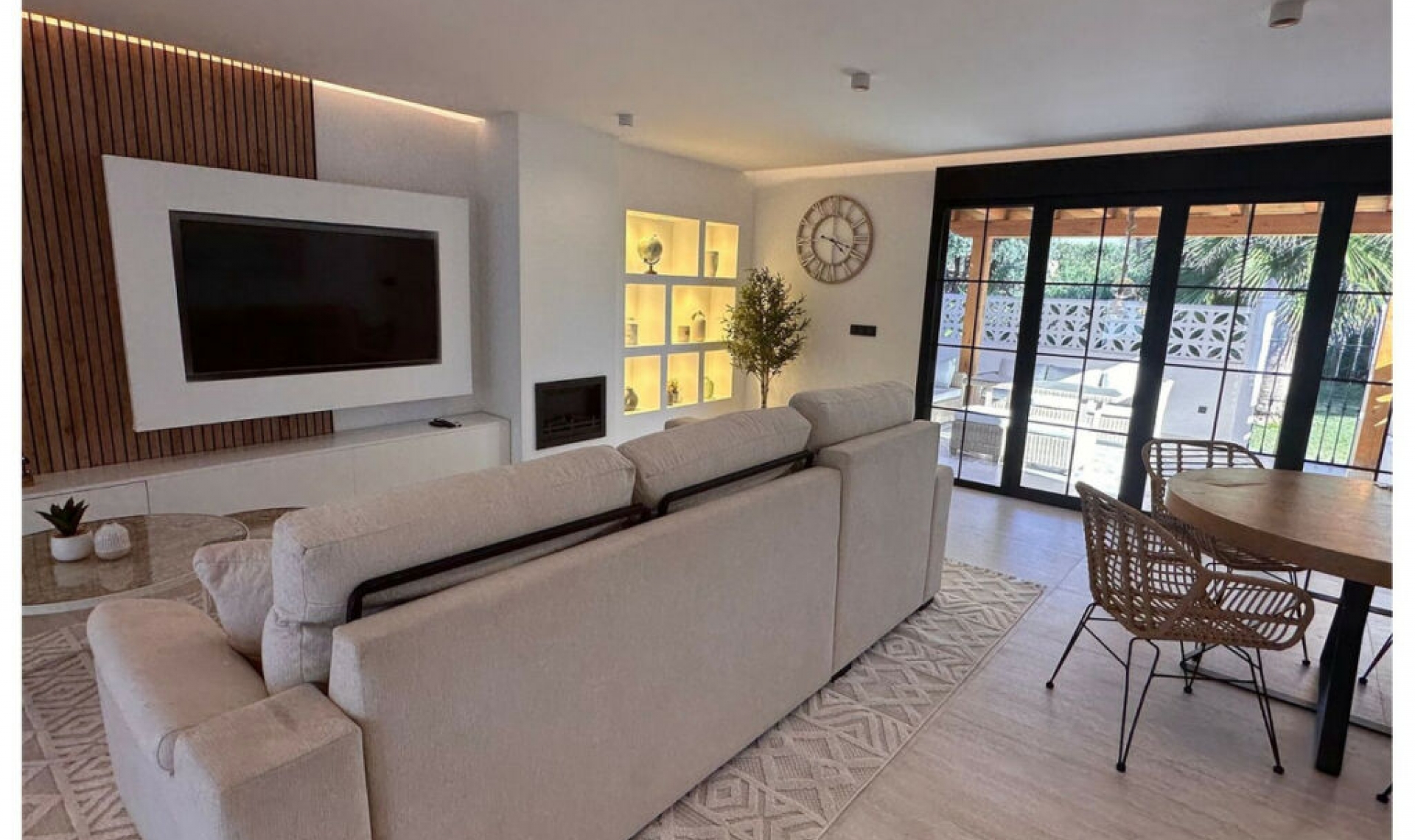Resale - House -
Casares Playa