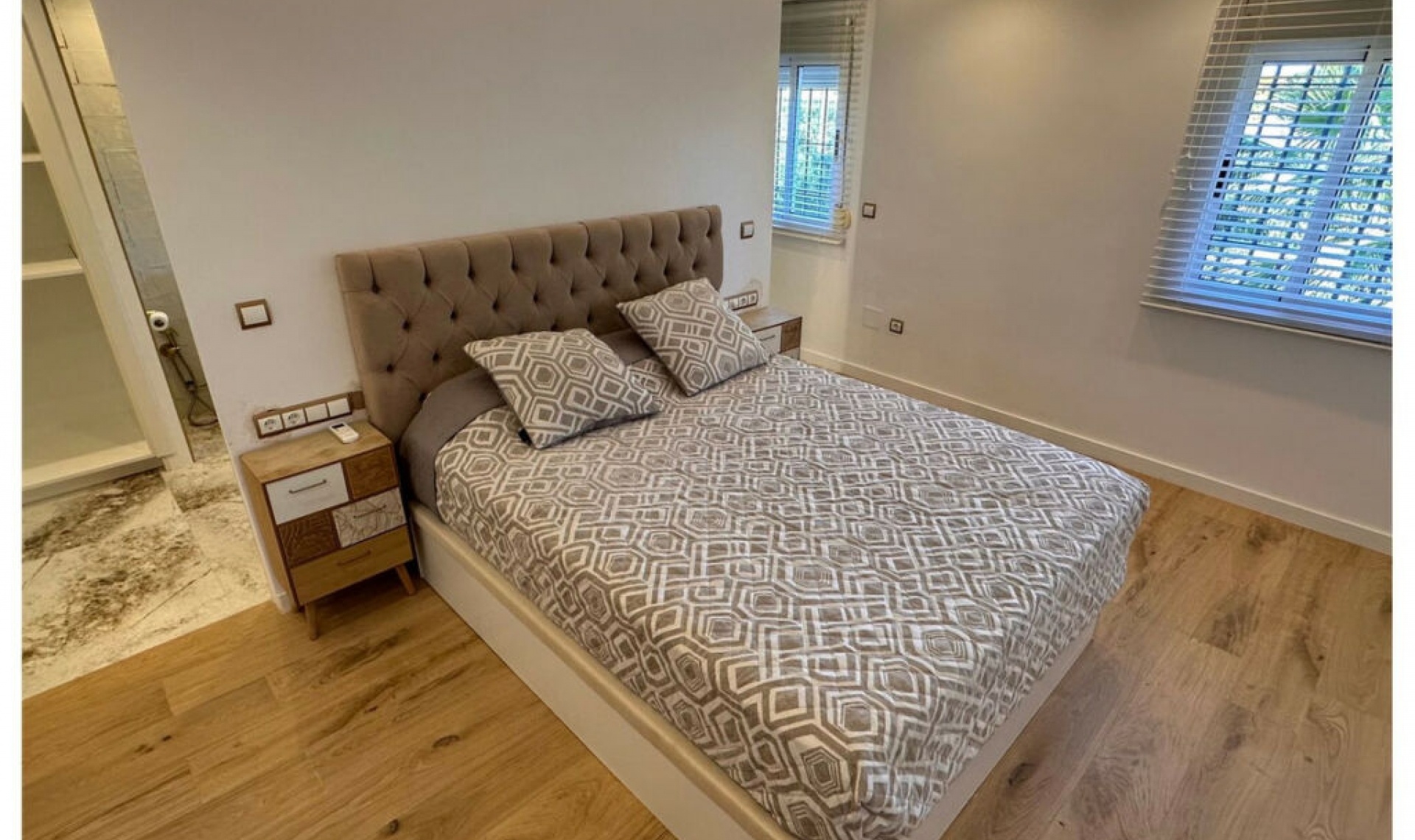 Resale - House -
Casares Playa