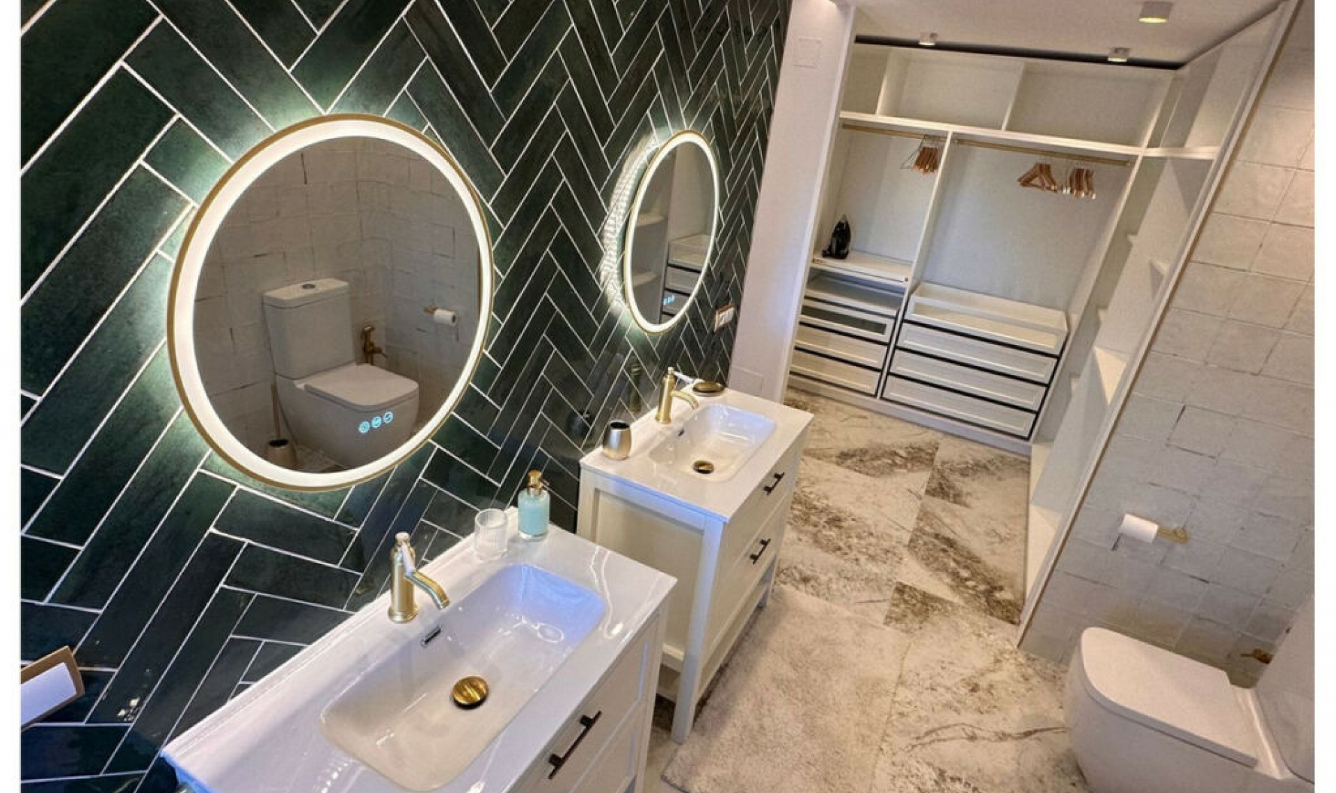 Resale - House -
Casares Playa