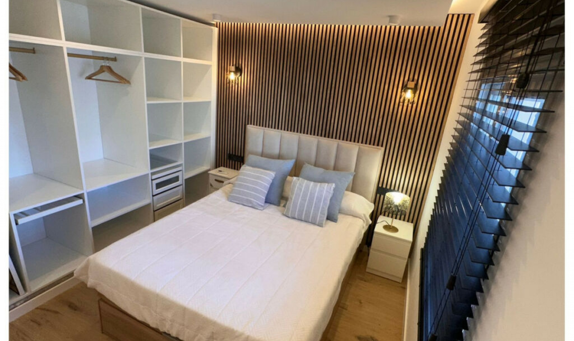 Resale - House -
Casares Playa