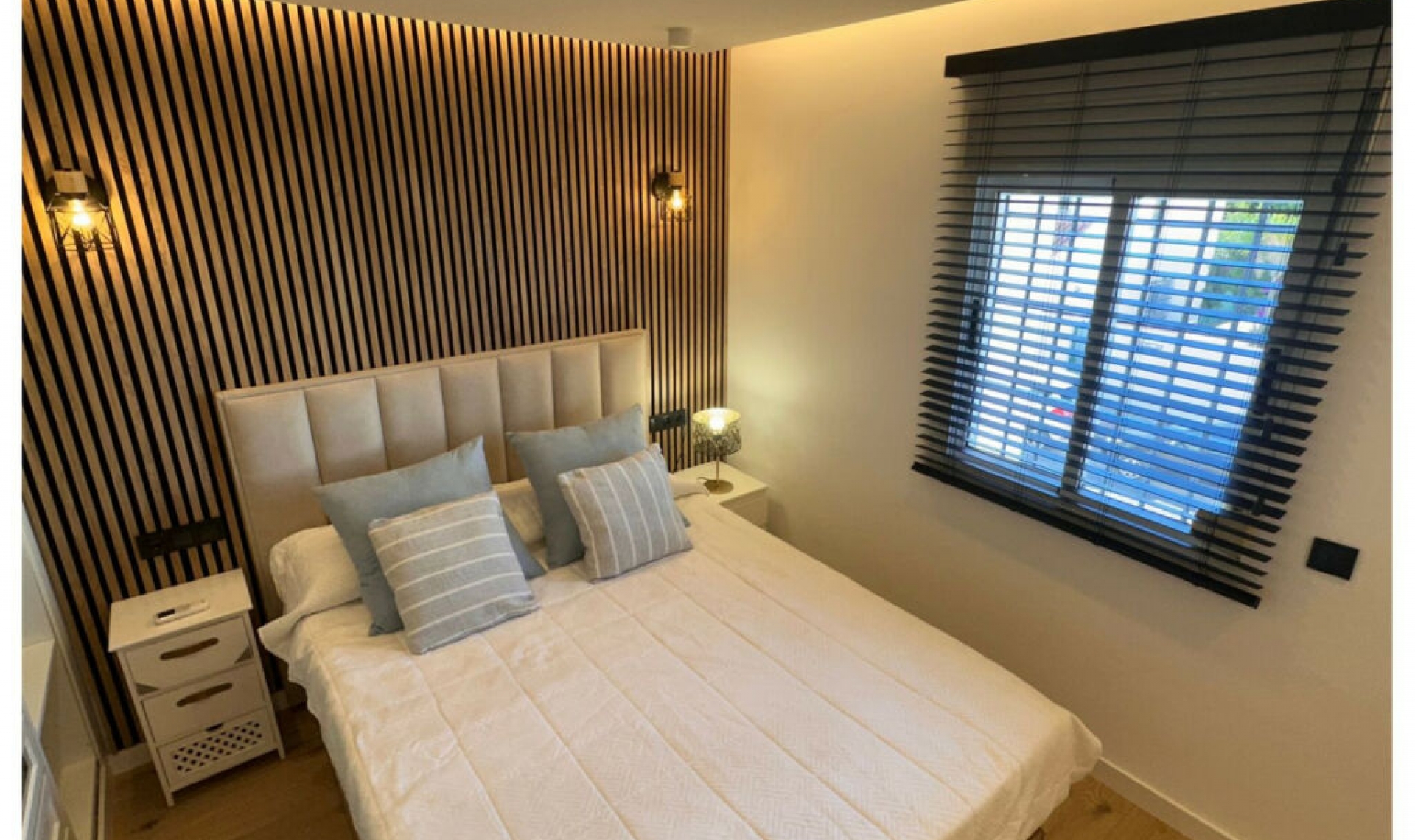 Resale - House -
Casares Playa