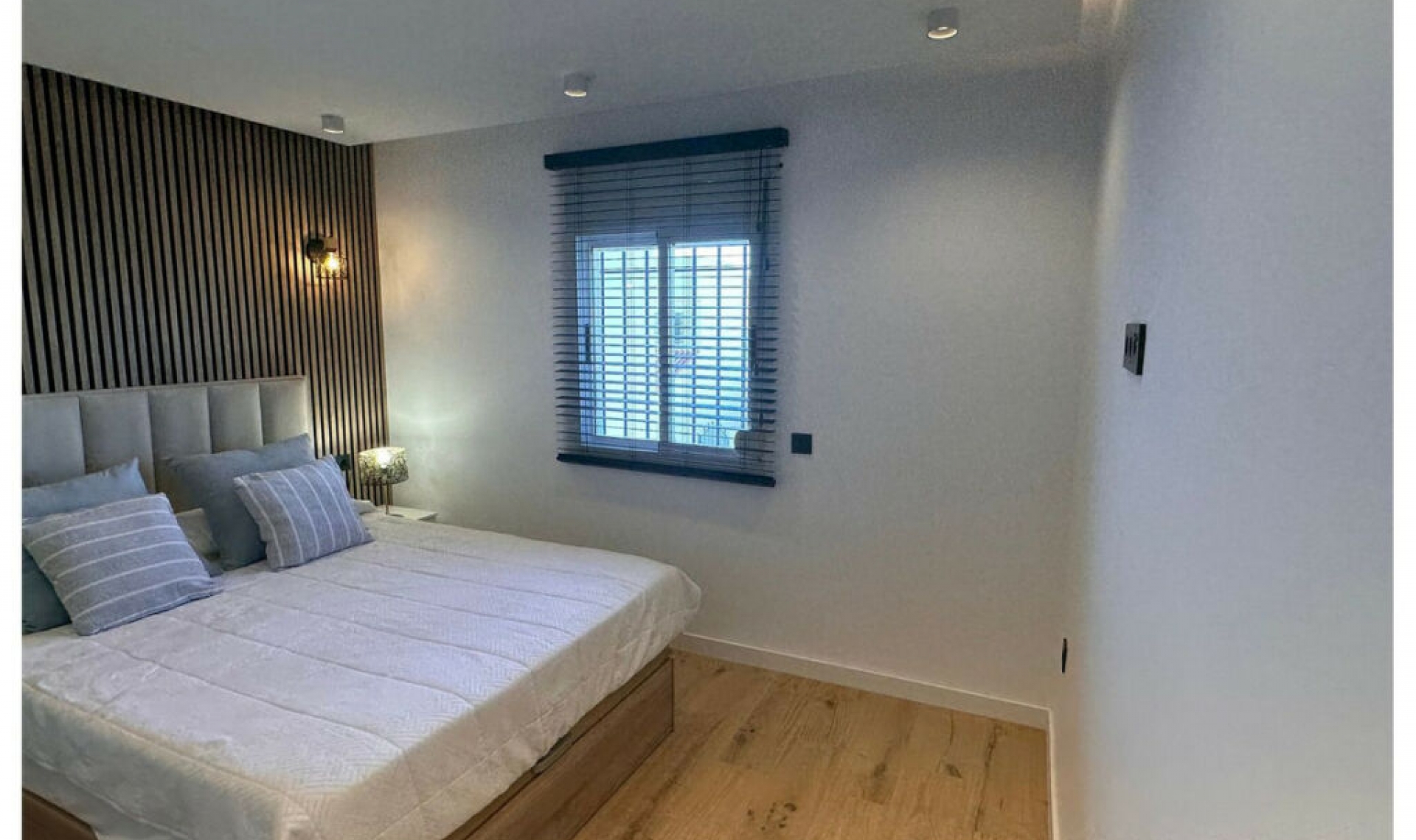 Resale - House -
Casares Playa
