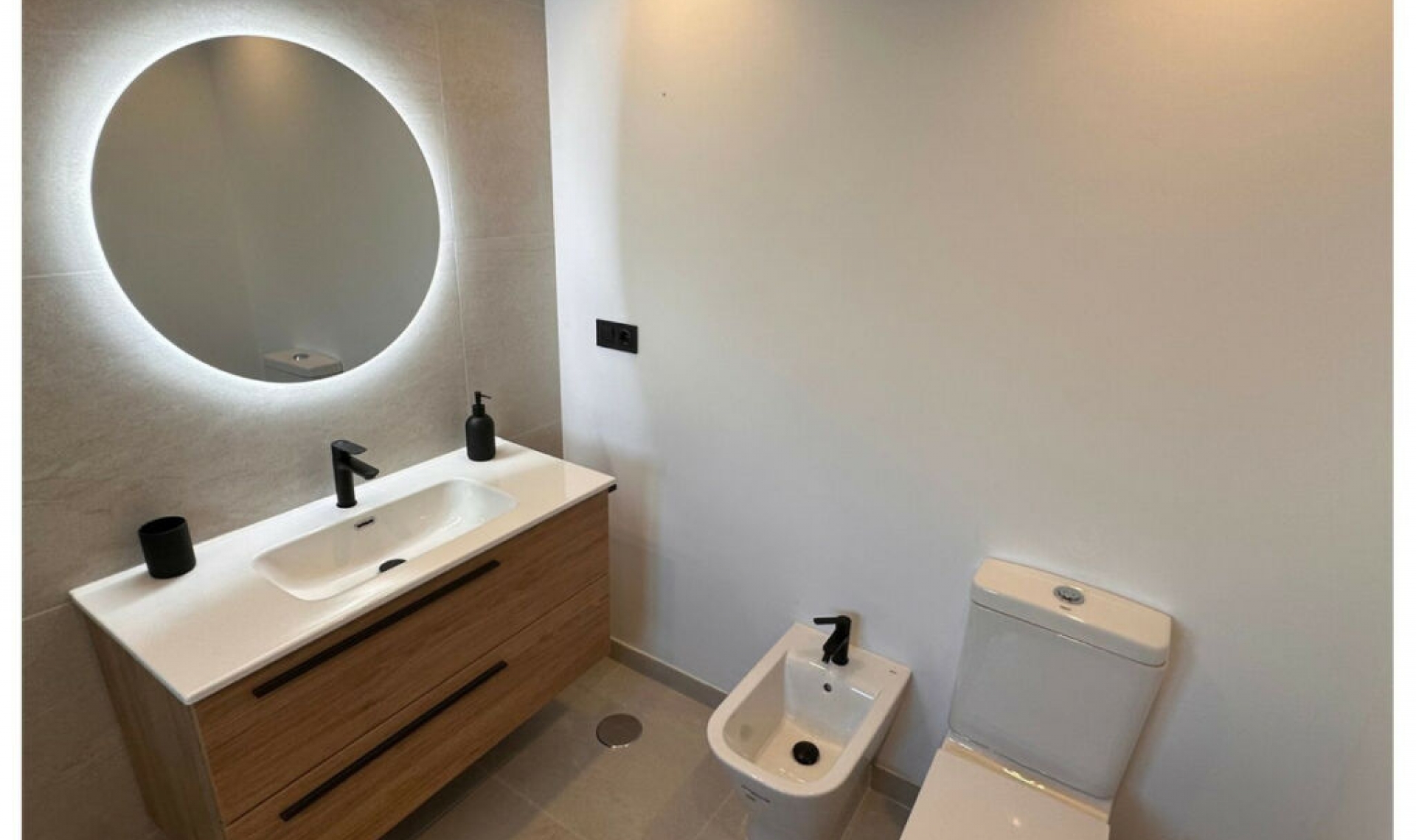 Resale - House -
Casares Playa