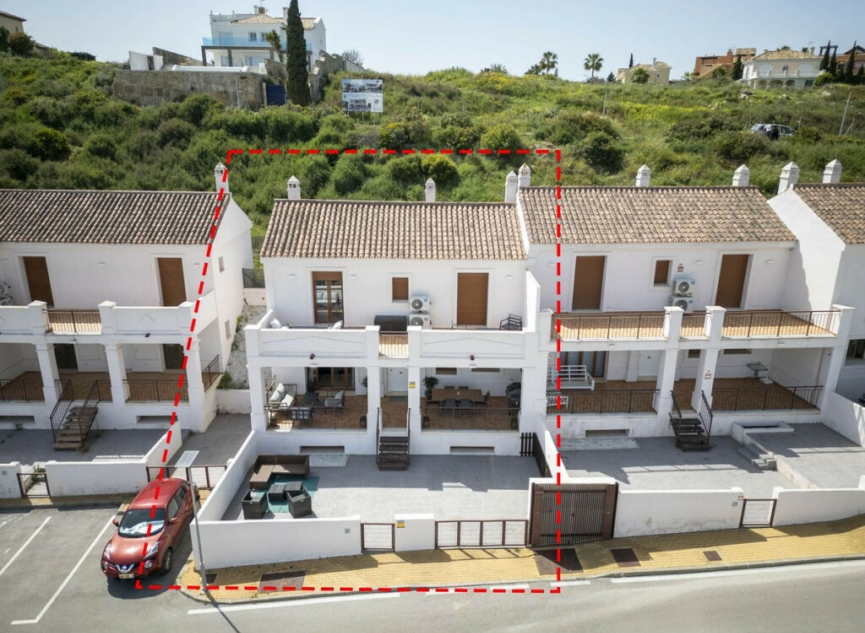 Resale - House -
Casares Playa