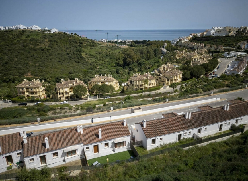 Resale - House -
Casares Playa