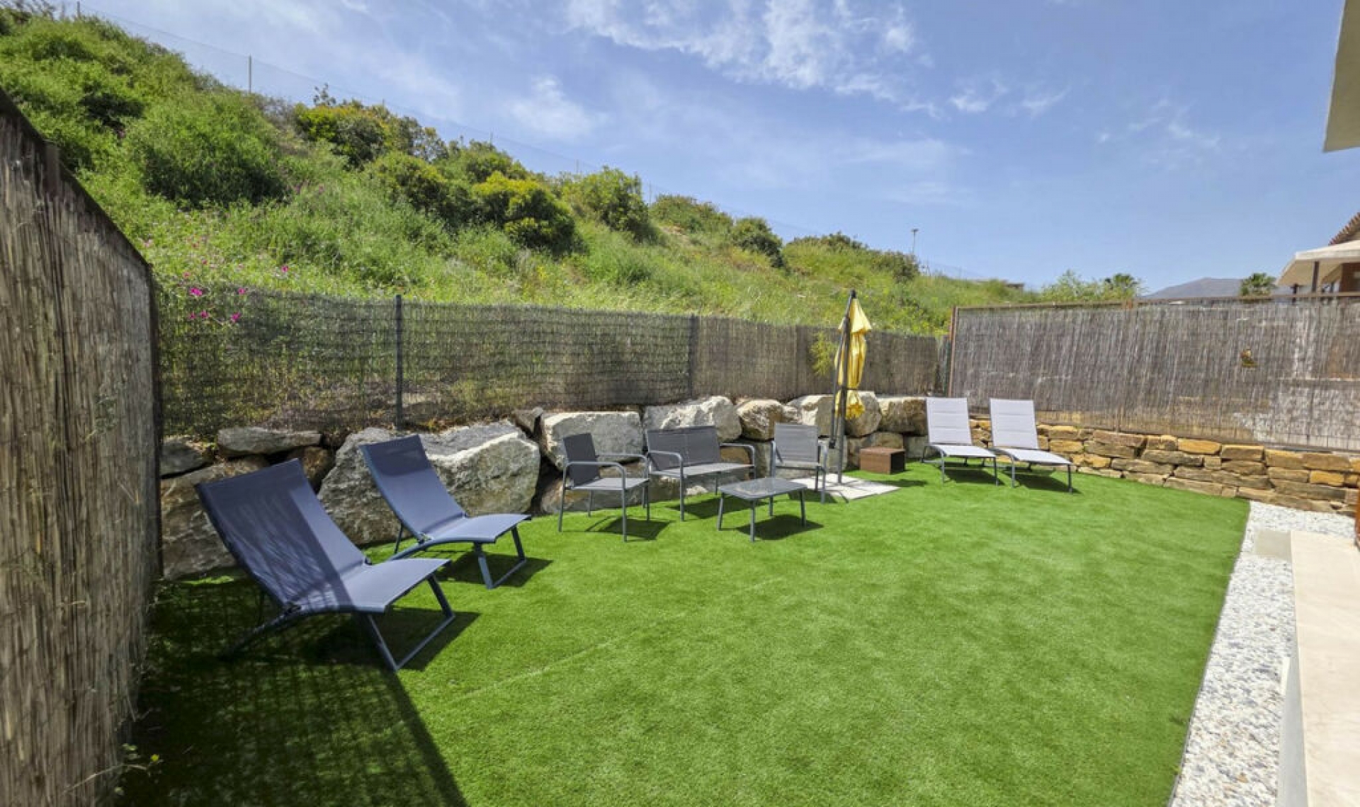 Resale - House -
Casares Playa