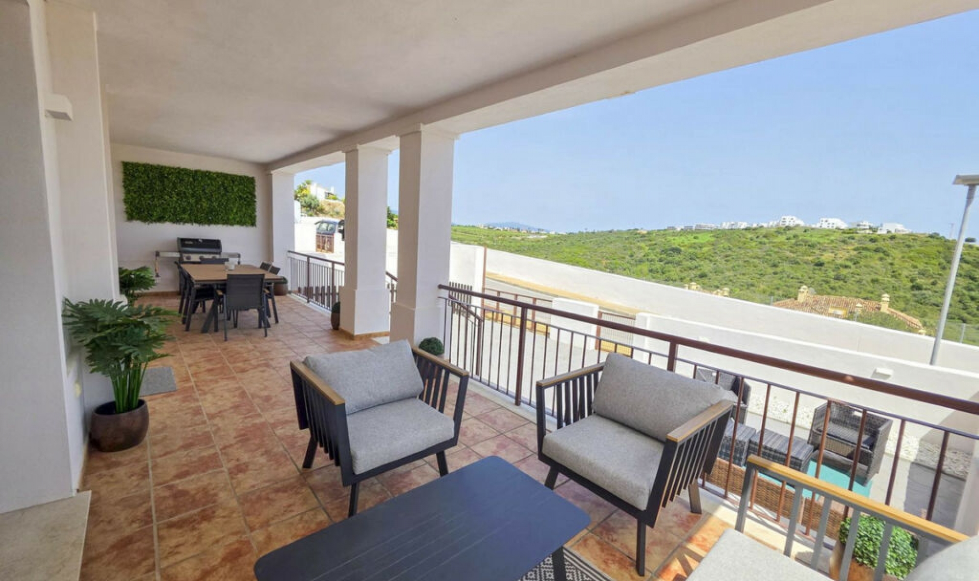 Resale - House -
Casares Playa