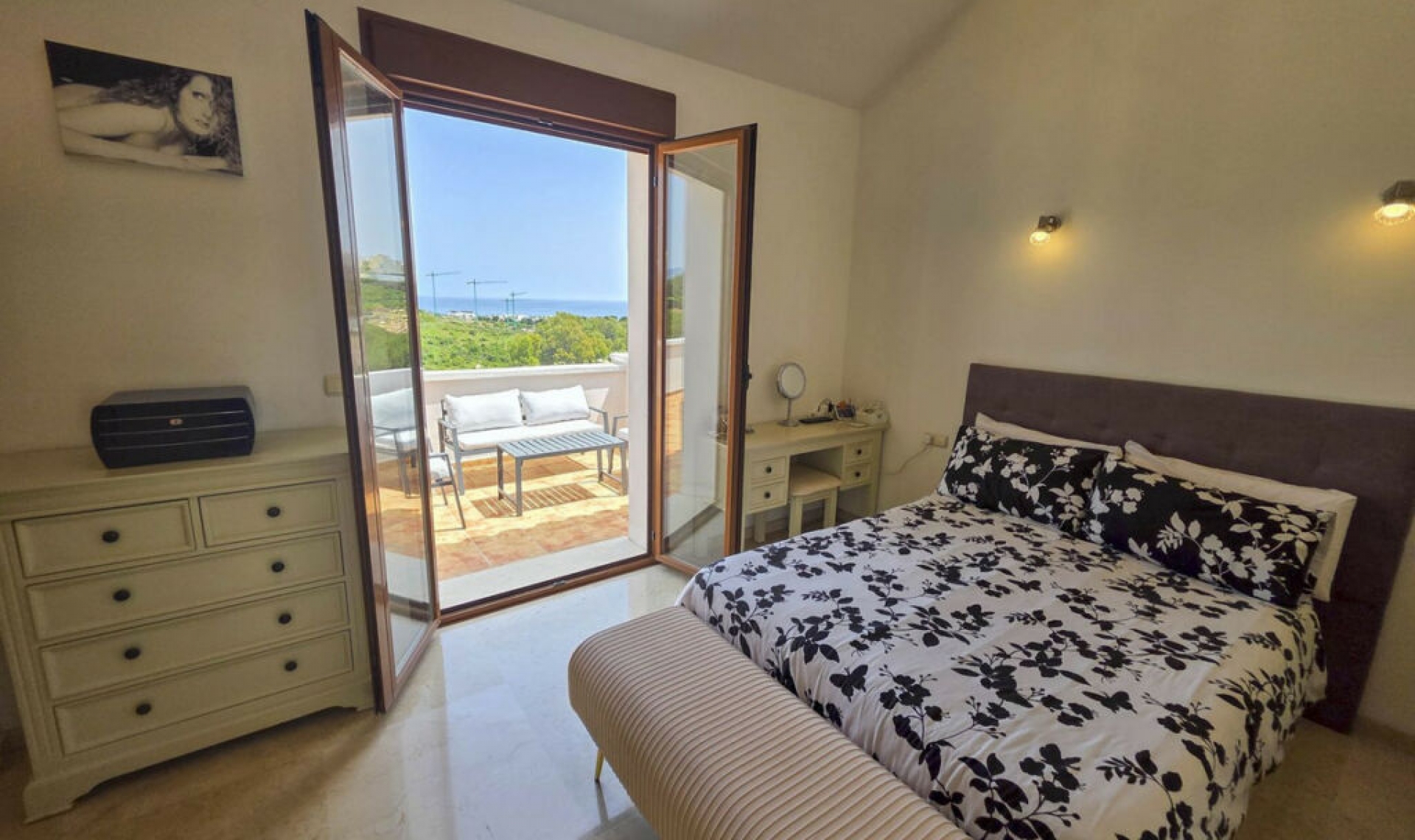 Resale - House -
Casares Playa