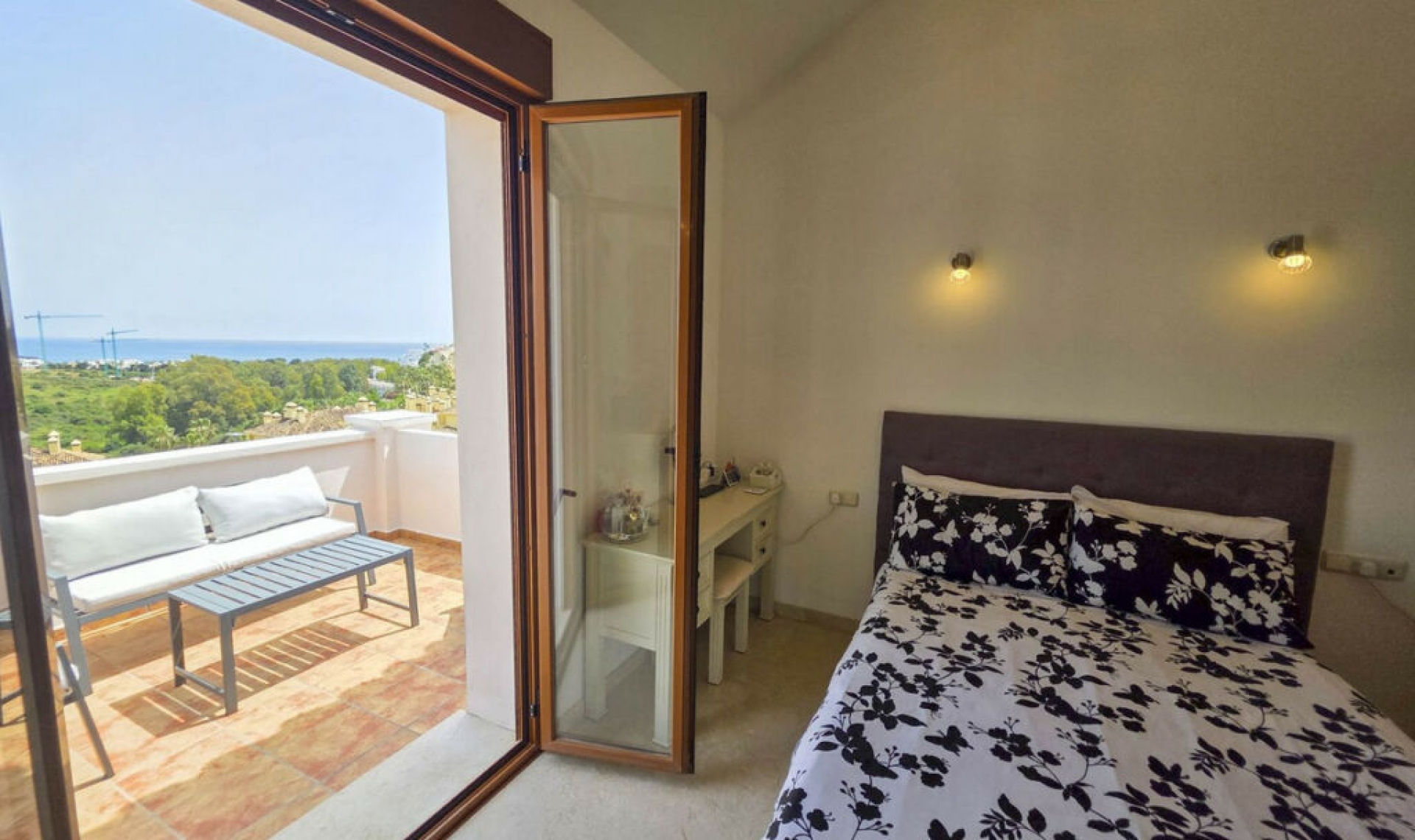 Resale - House -
Casares Playa