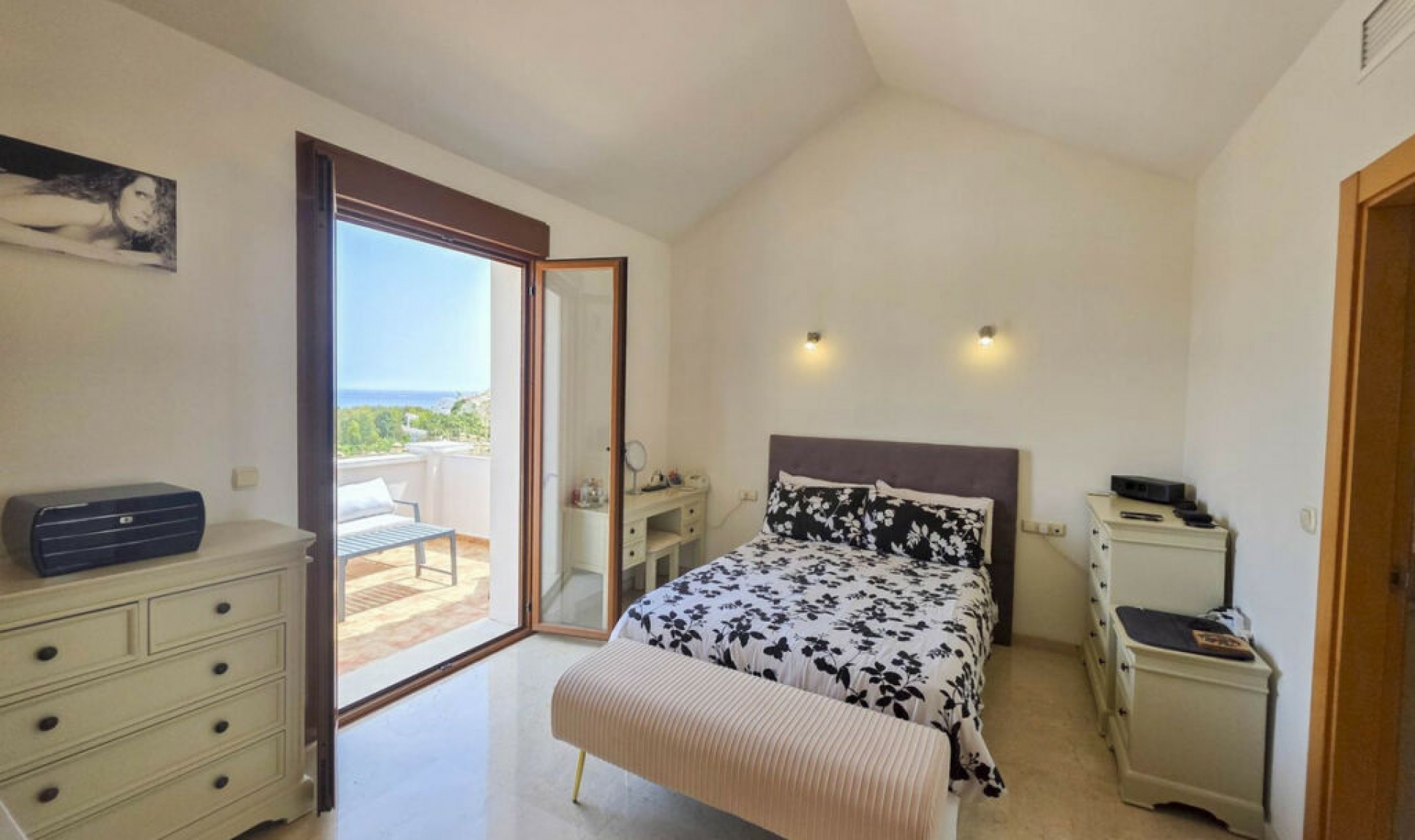 Resale - House -
Casares Playa