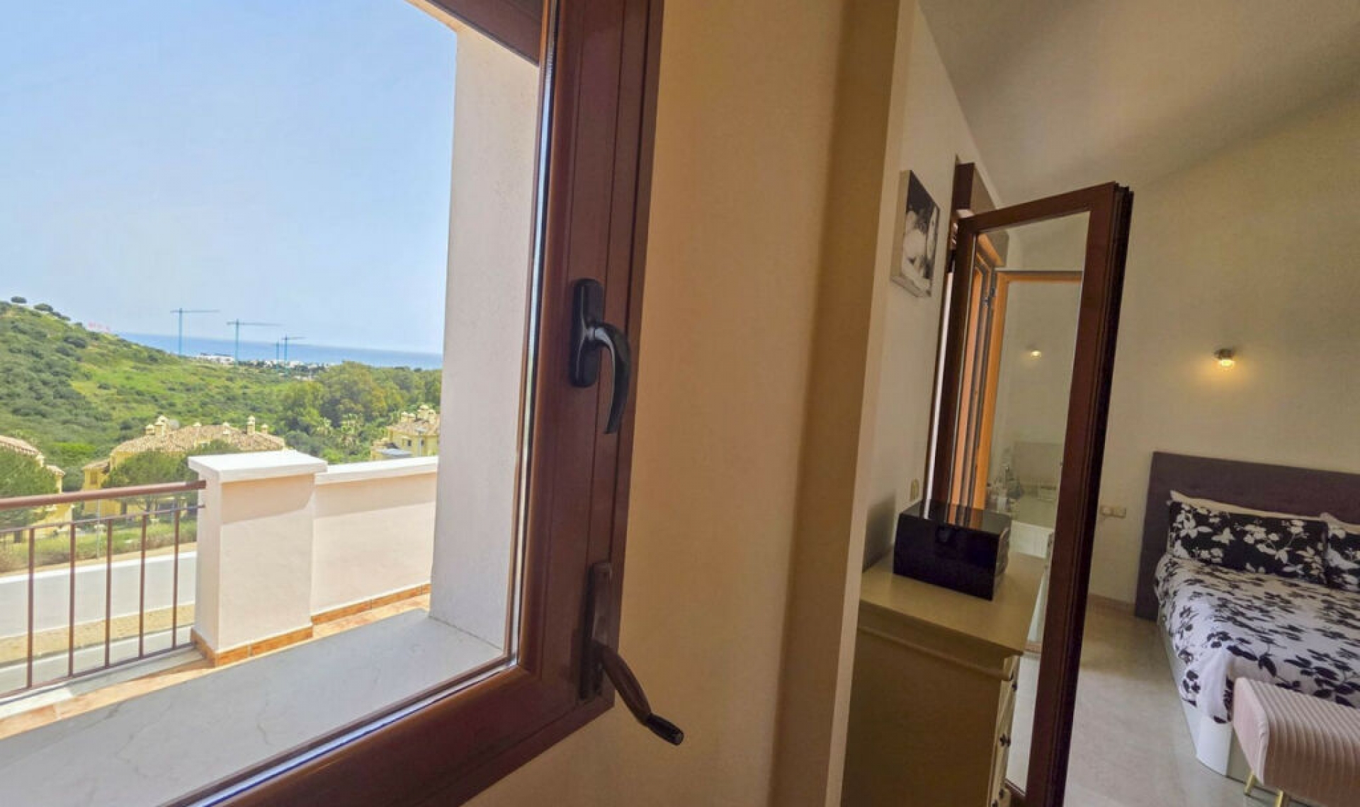 Resale - House -
Casares Playa