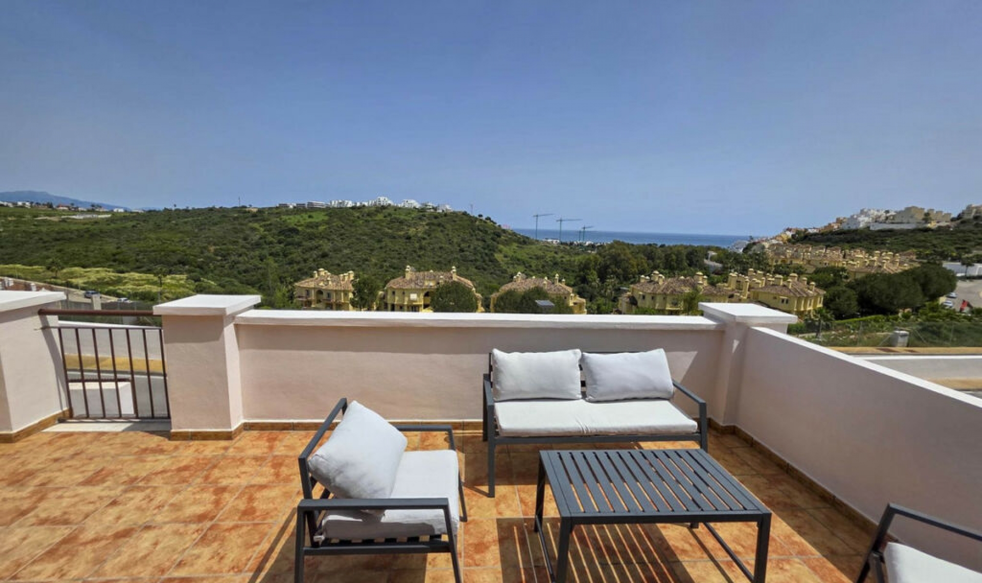 Resale - House -
Casares Playa