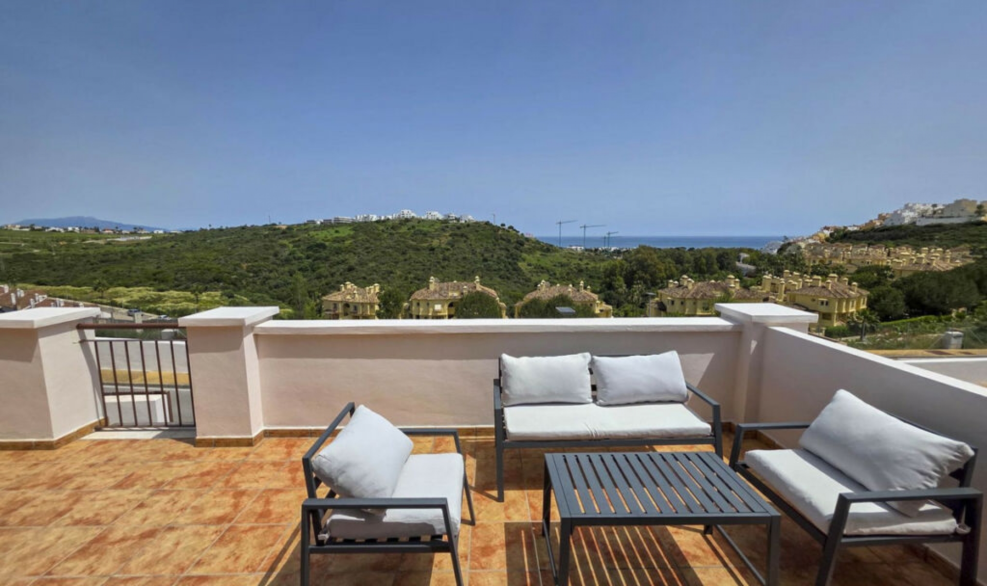 Resale - House -
Casares Playa