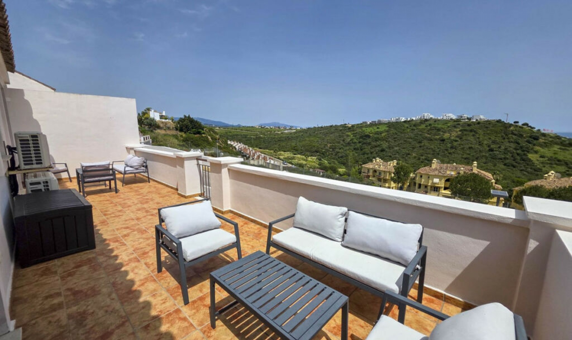 Resale - House -
Casares Playa