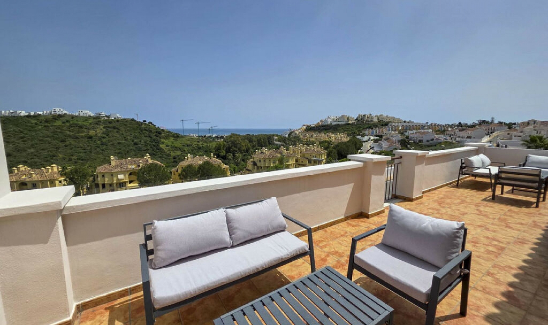 Resale - House -
Casares Playa