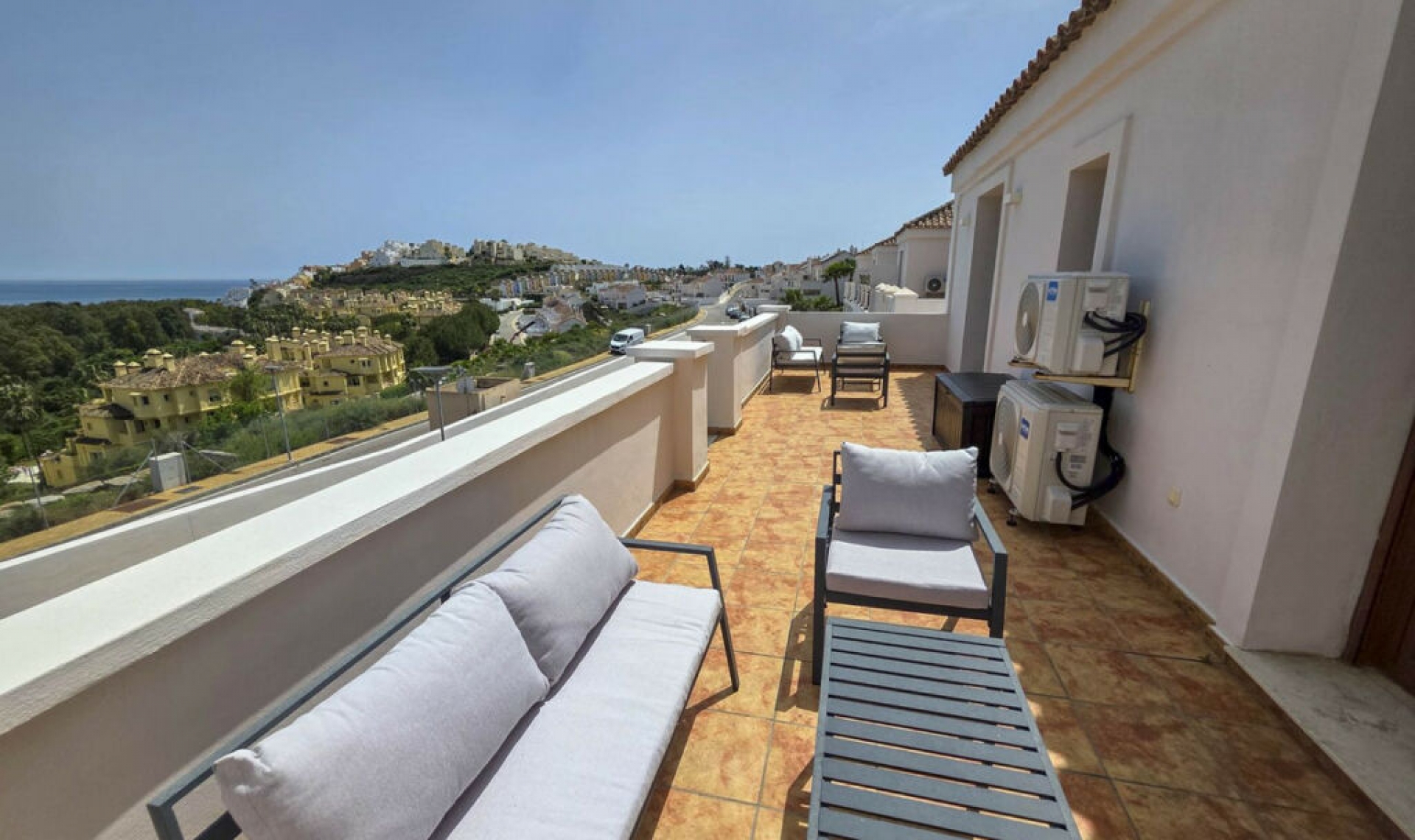 Resale - House -
Casares Playa