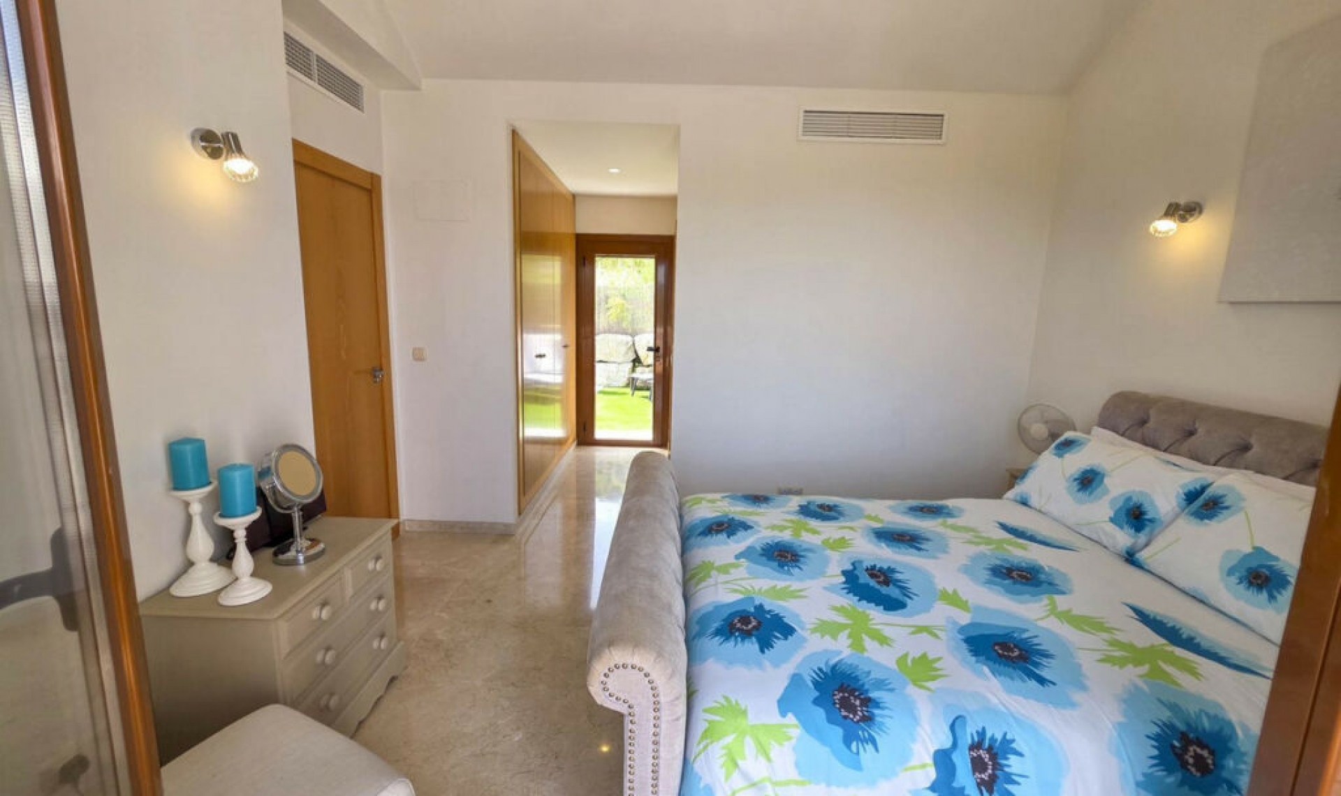 Resale - House -
Casares Playa
