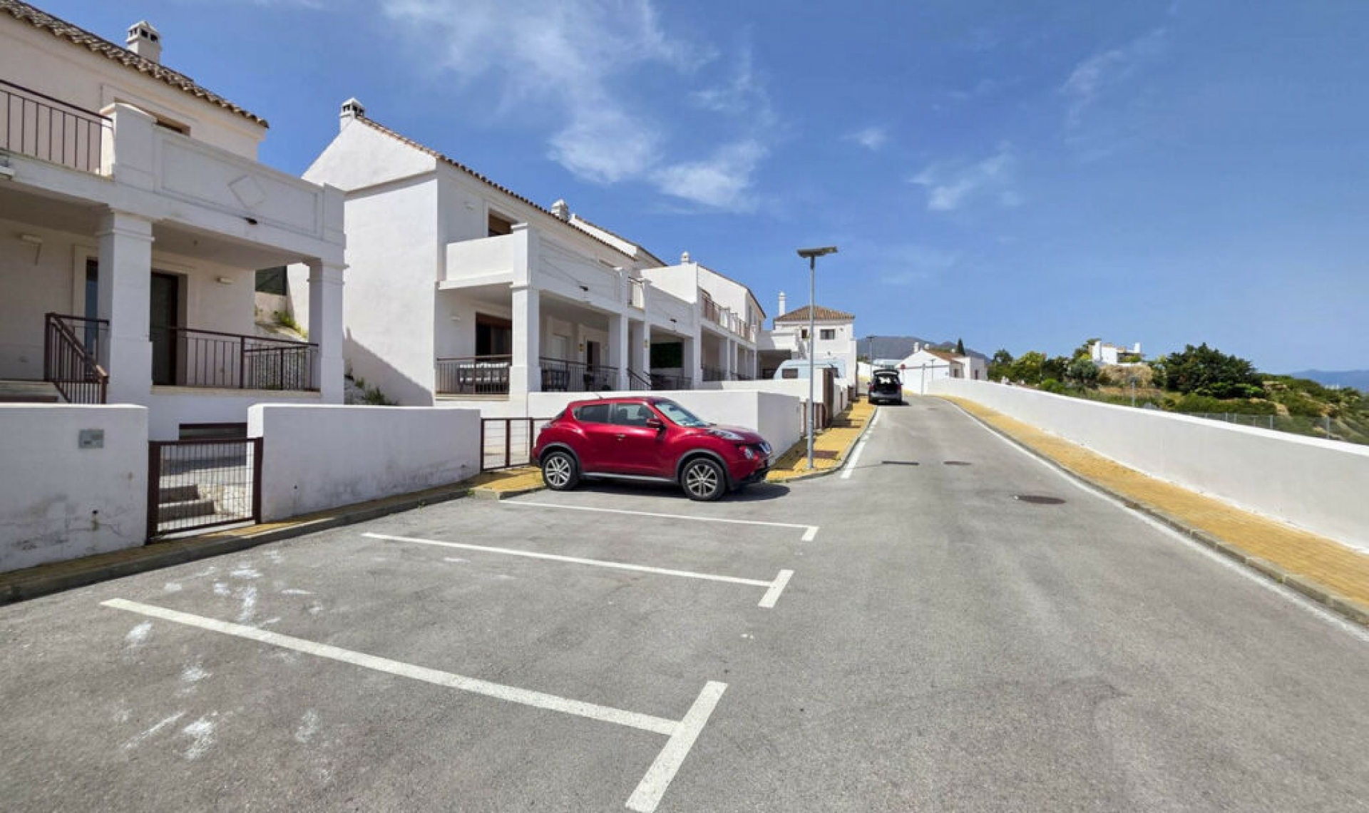 Resale - House -
Casares Playa