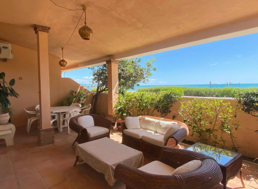 Resale - House -
Casares Playa