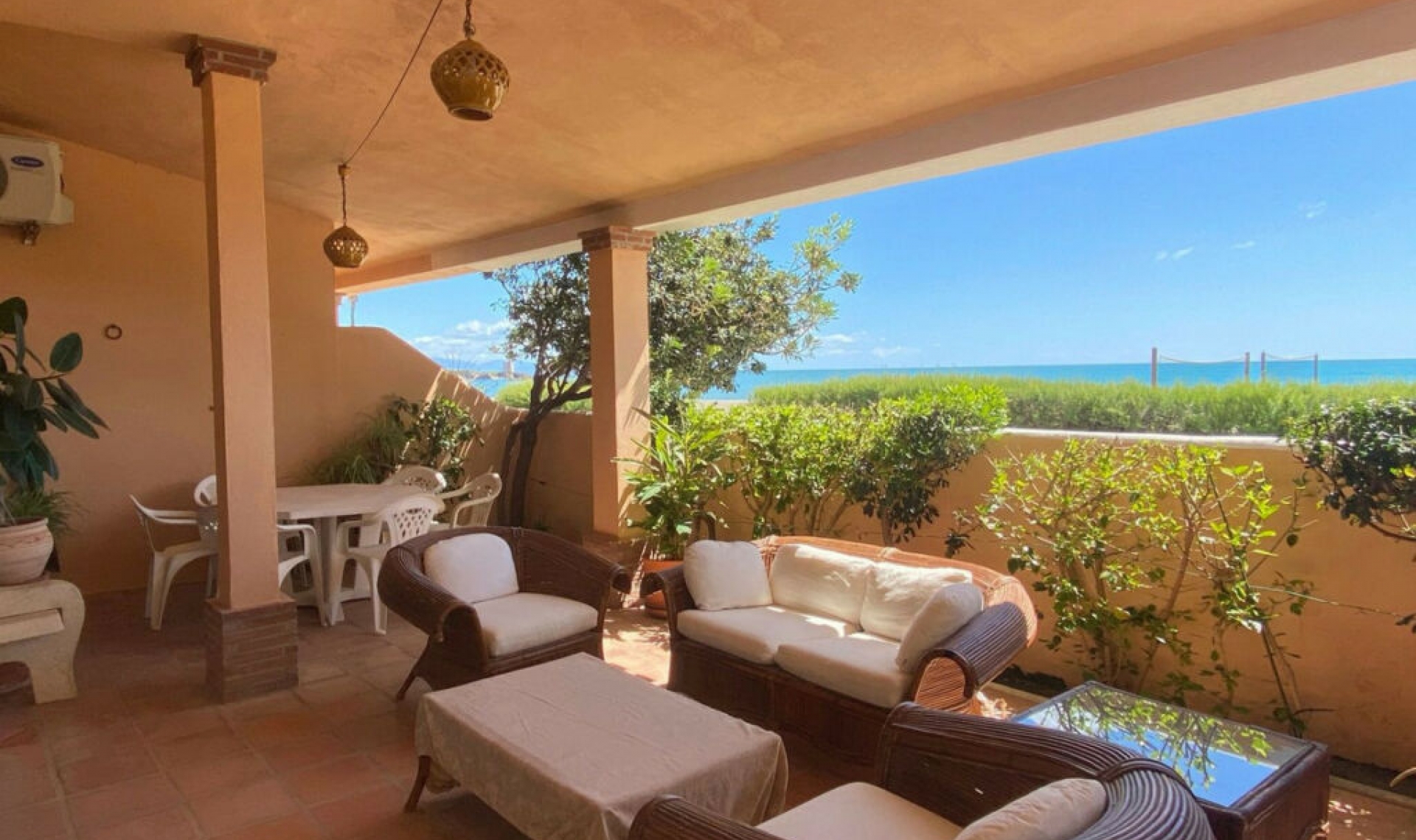 Resale - House -
Casares Playa