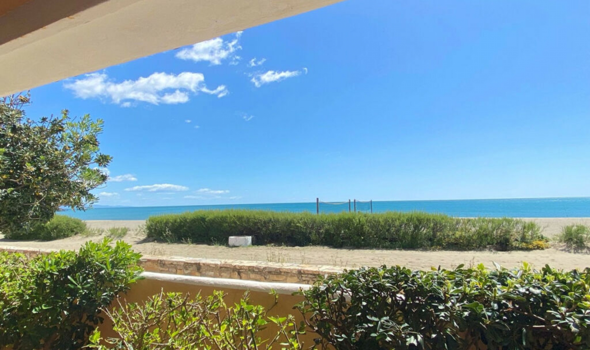 Resale - House -
Casares Playa