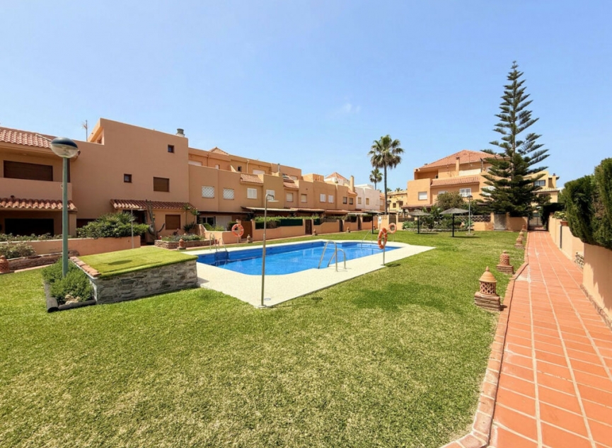 Resale - House -
Casares Playa