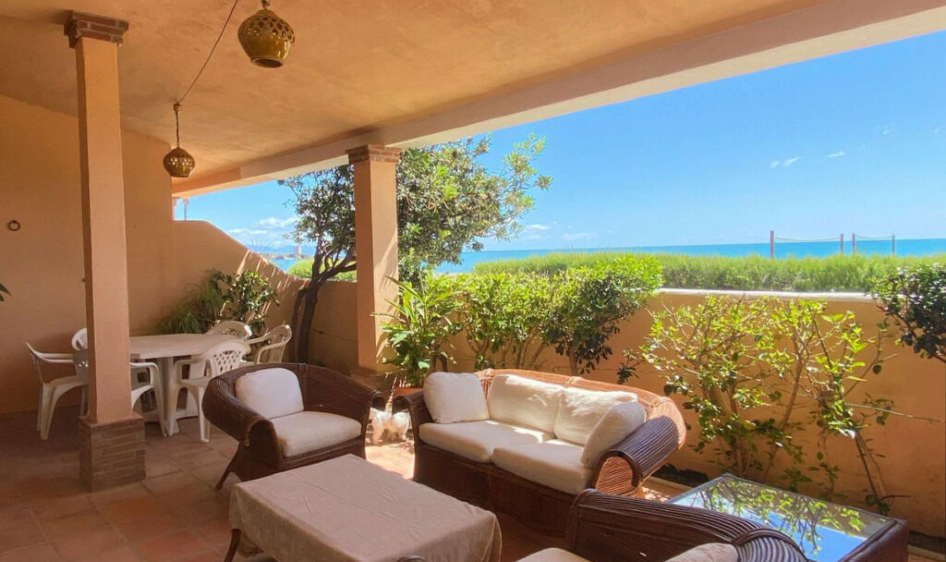Resale - House -
Casares Playa