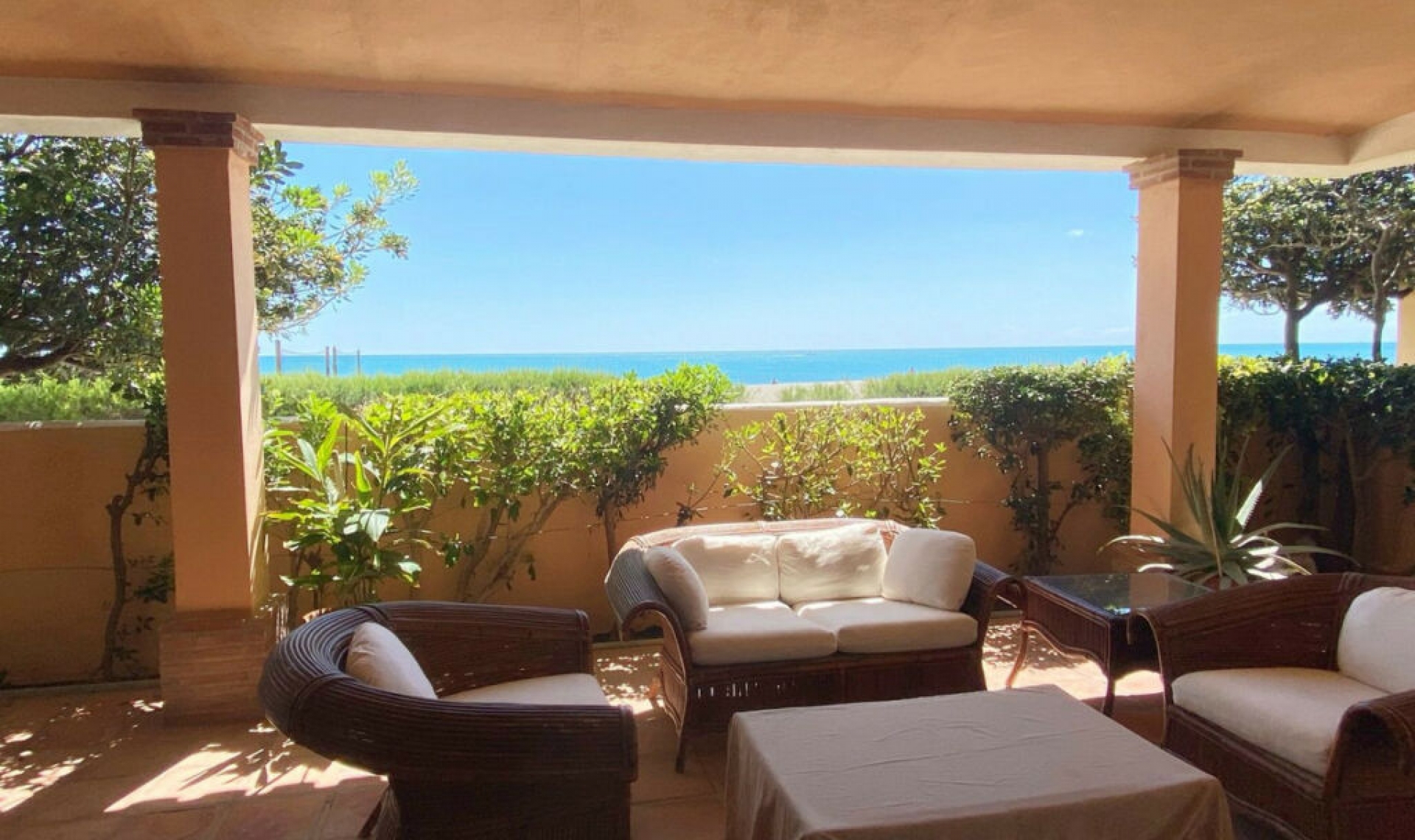 Resale - House -
Casares Playa