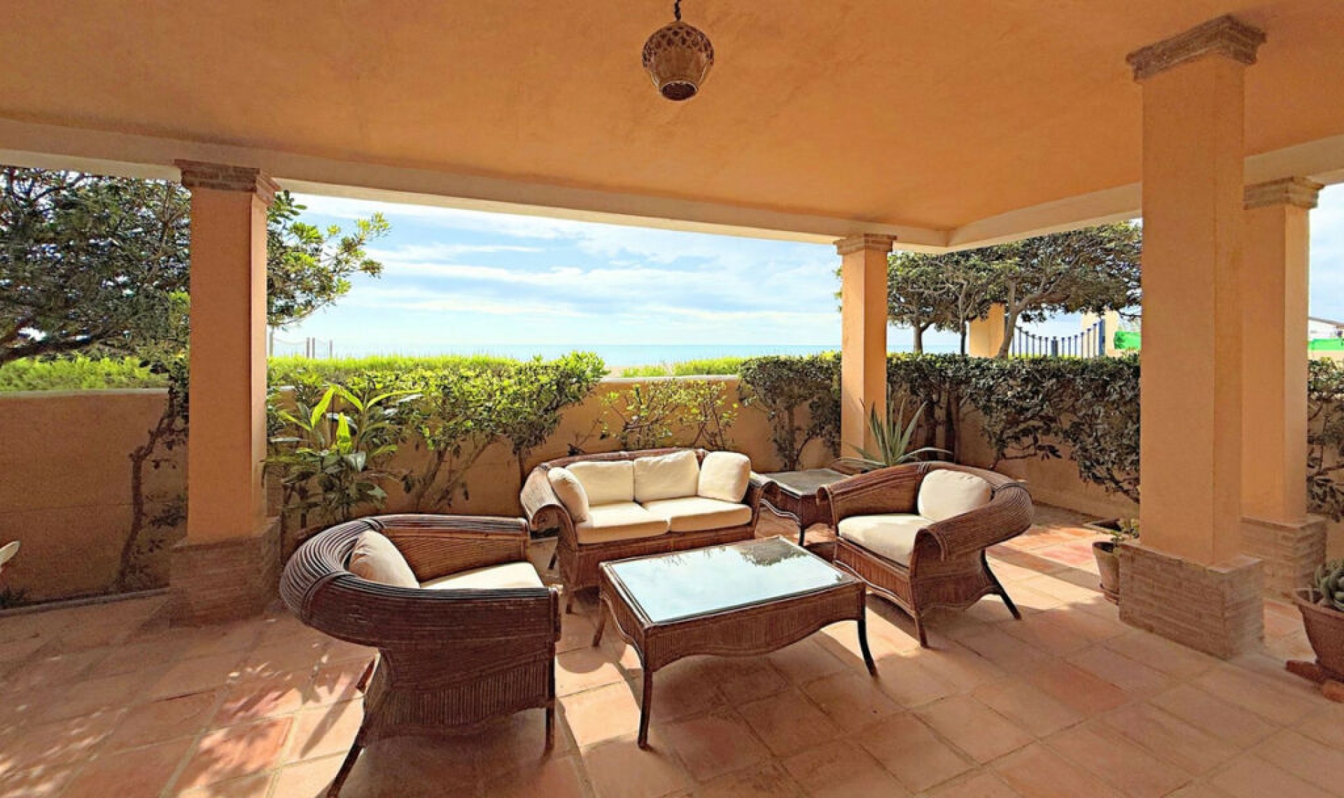 Resale - House -
Casares Playa