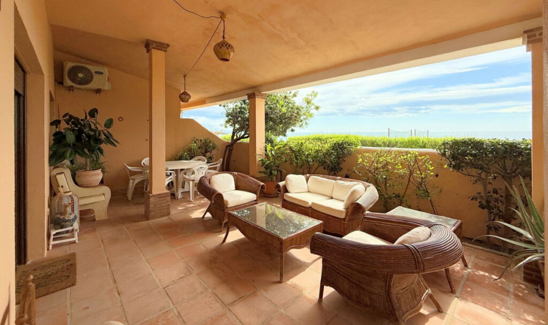 Resale - House -
Casares Playa