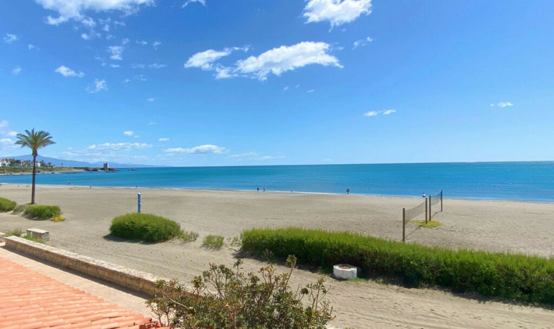 Resale - House -
Casares Playa