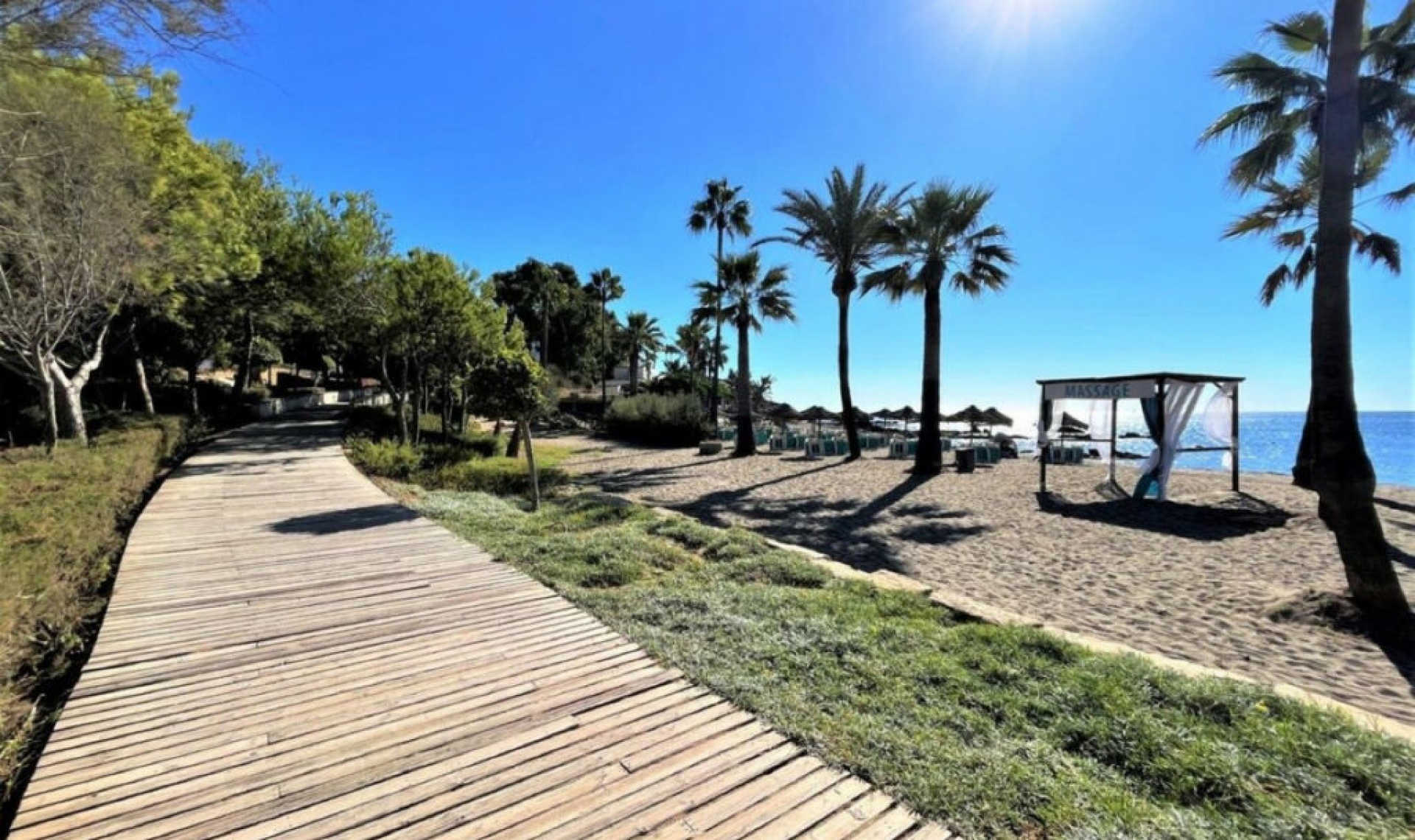 Resale - House -
Casares Playa