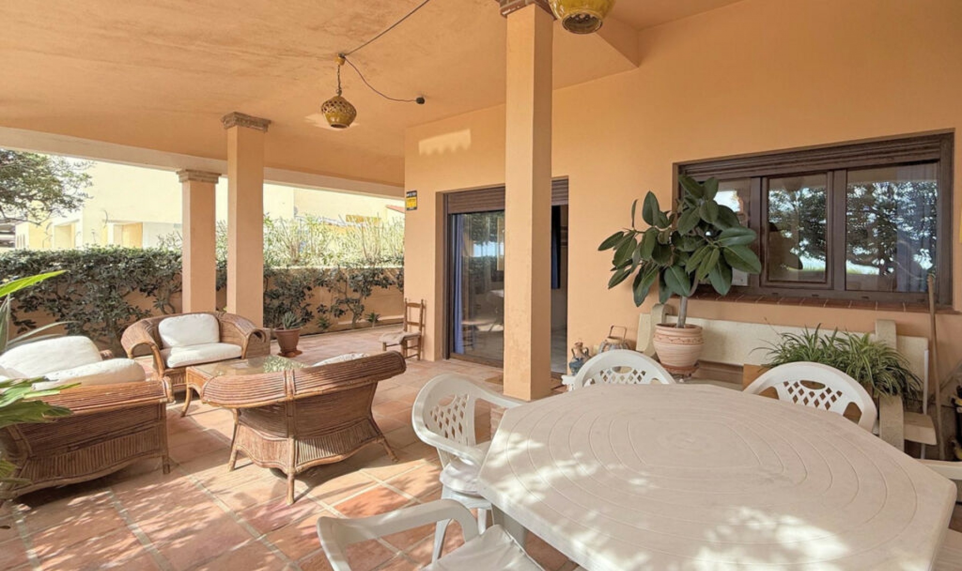 Resale - House -
Casares Playa