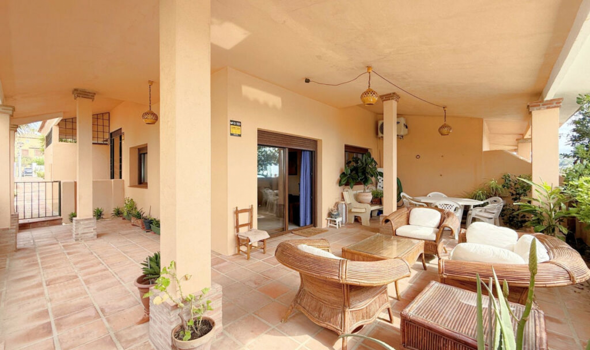 Resale - House -
Casares Playa