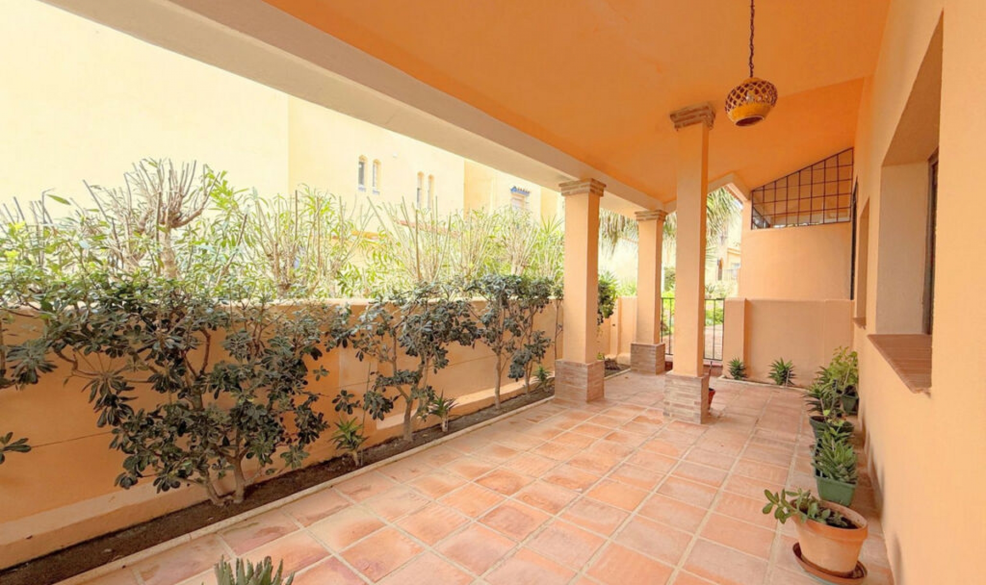 Resale - House -
Casares Playa