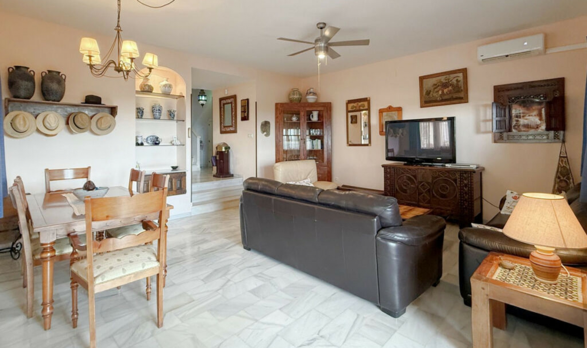 Resale - House -
Casares Playa
