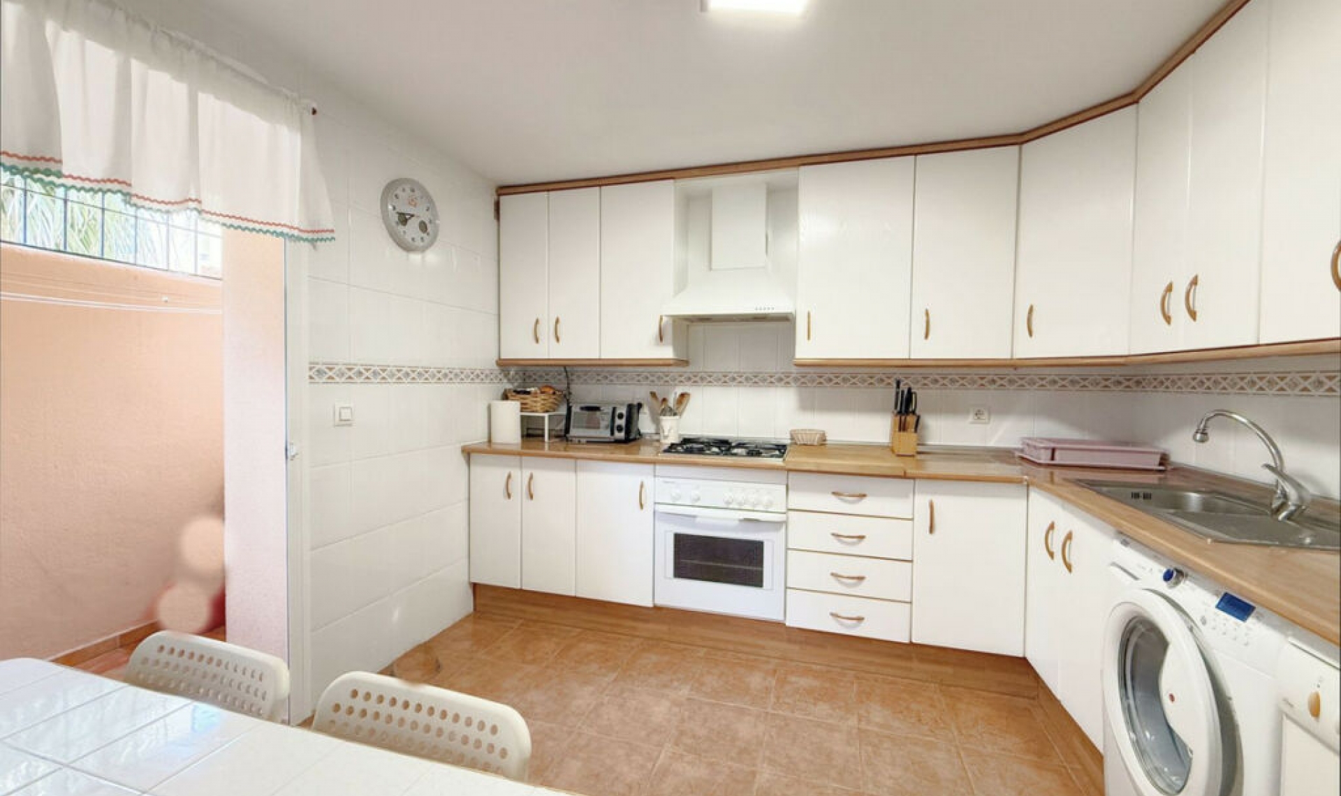 Resale - House -
Casares Playa