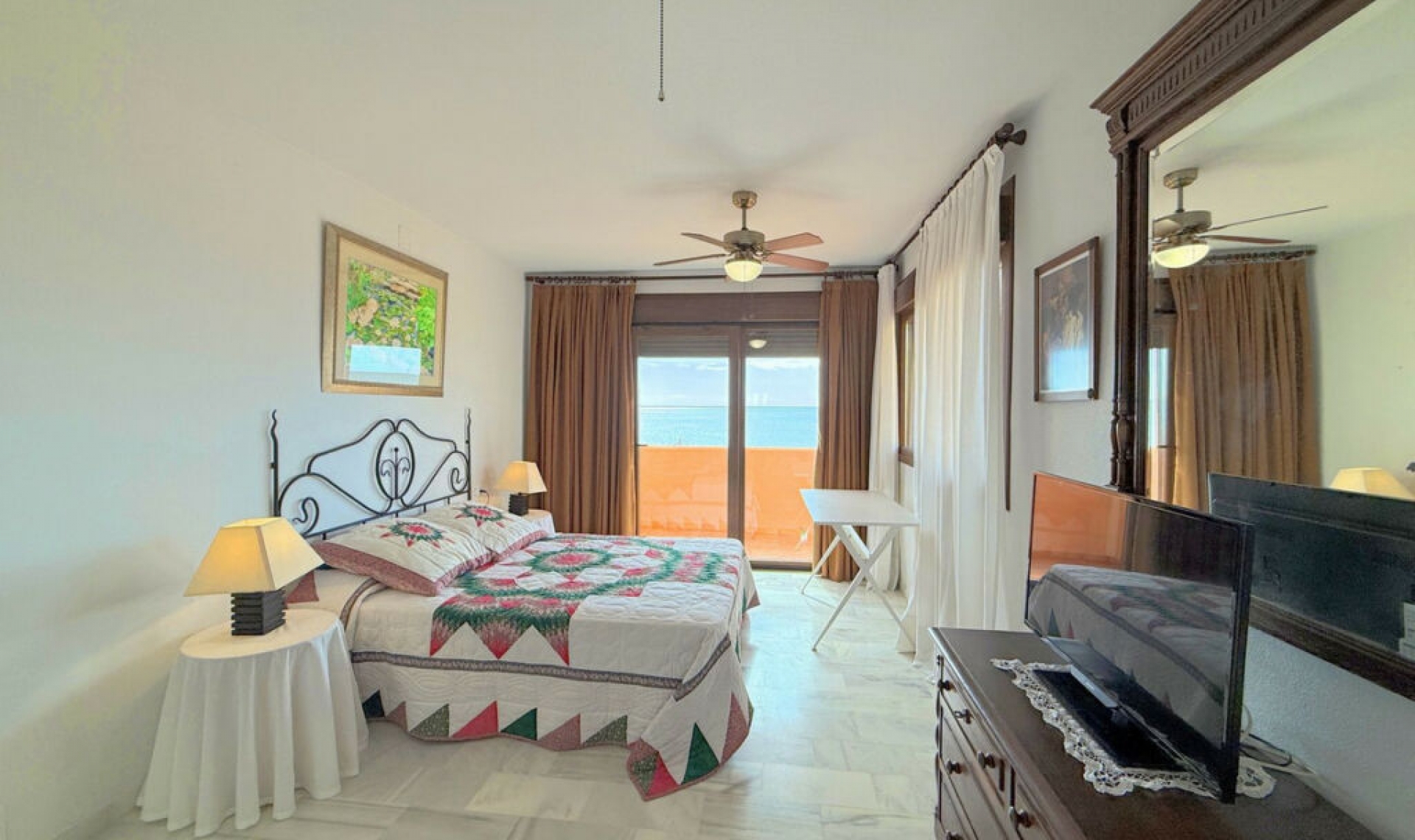 Resale - House -
Casares Playa
