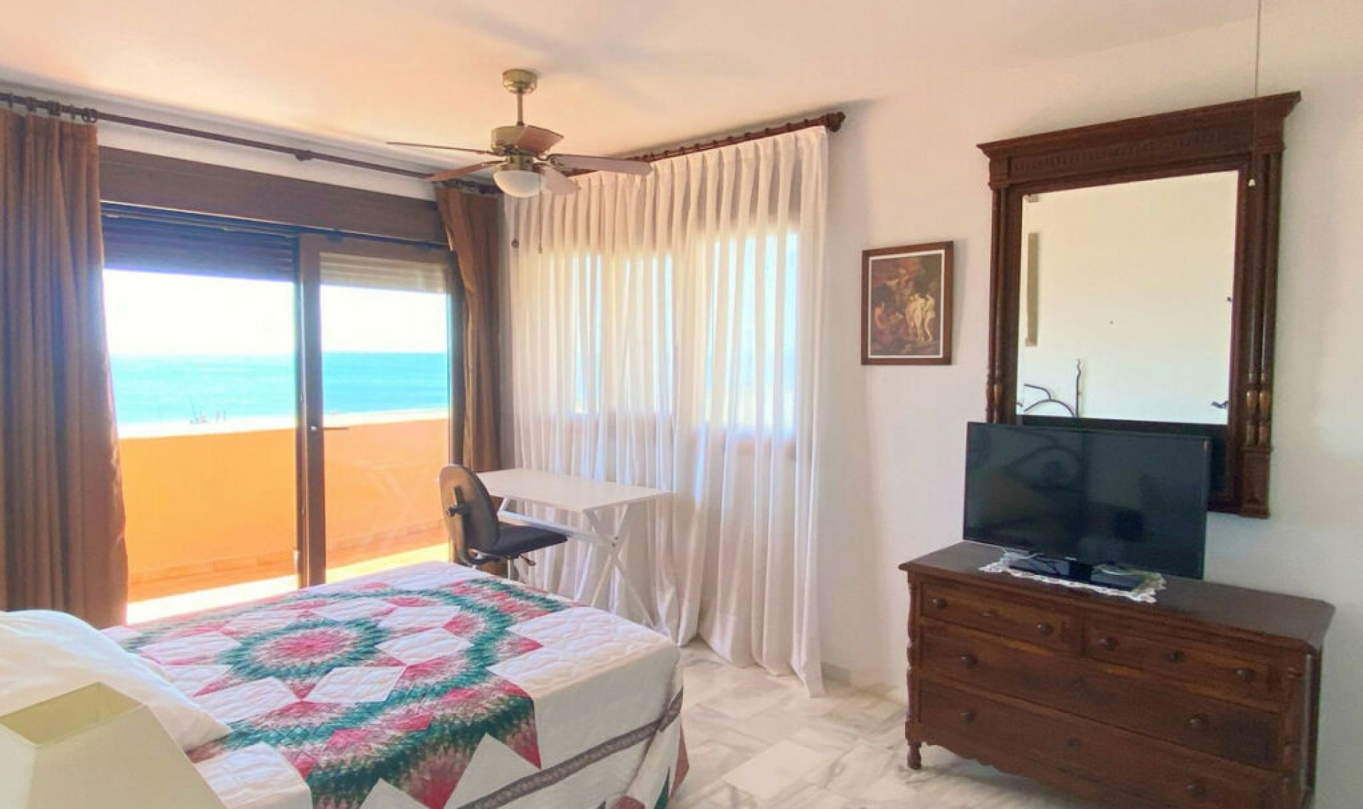 Resale - House -
Casares Playa