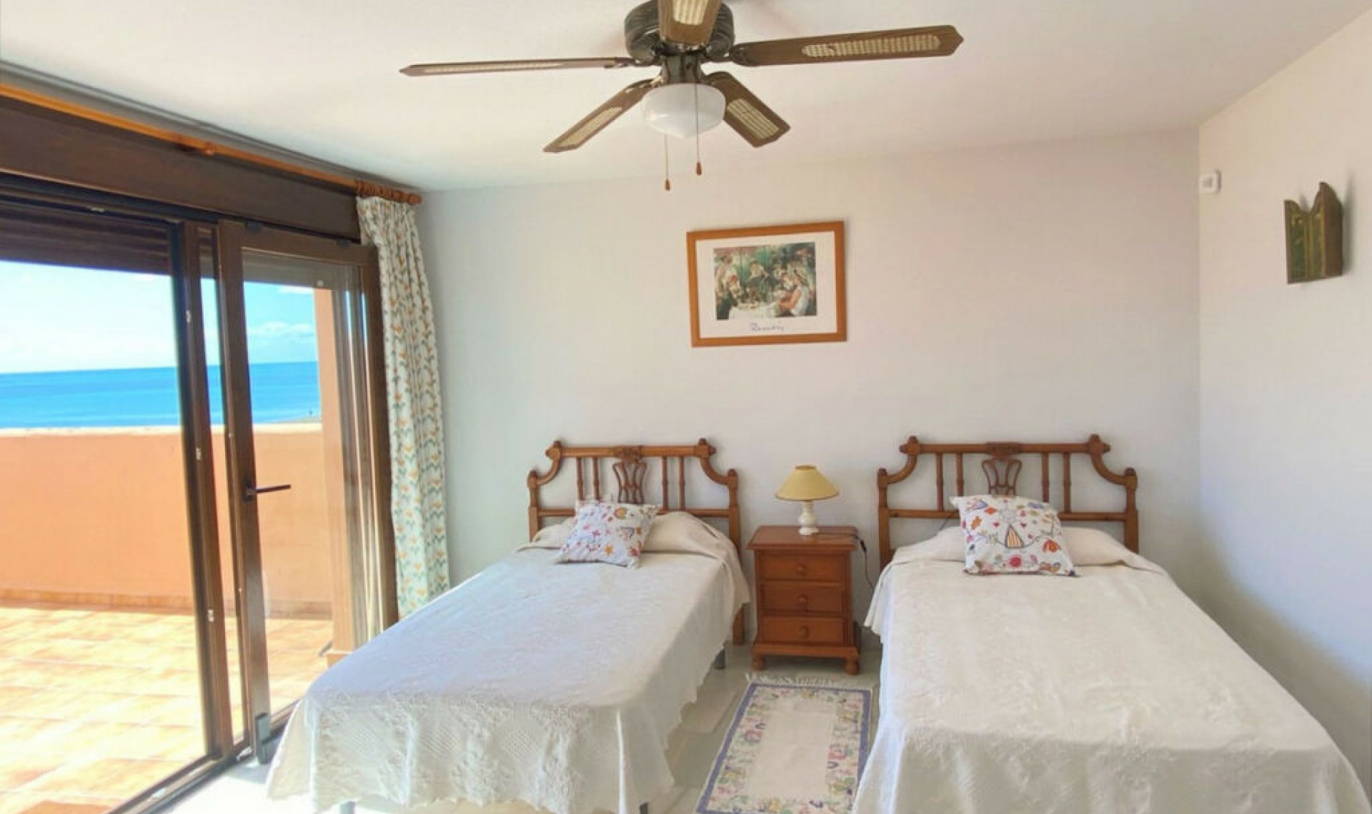 Resale - House -
Casares Playa