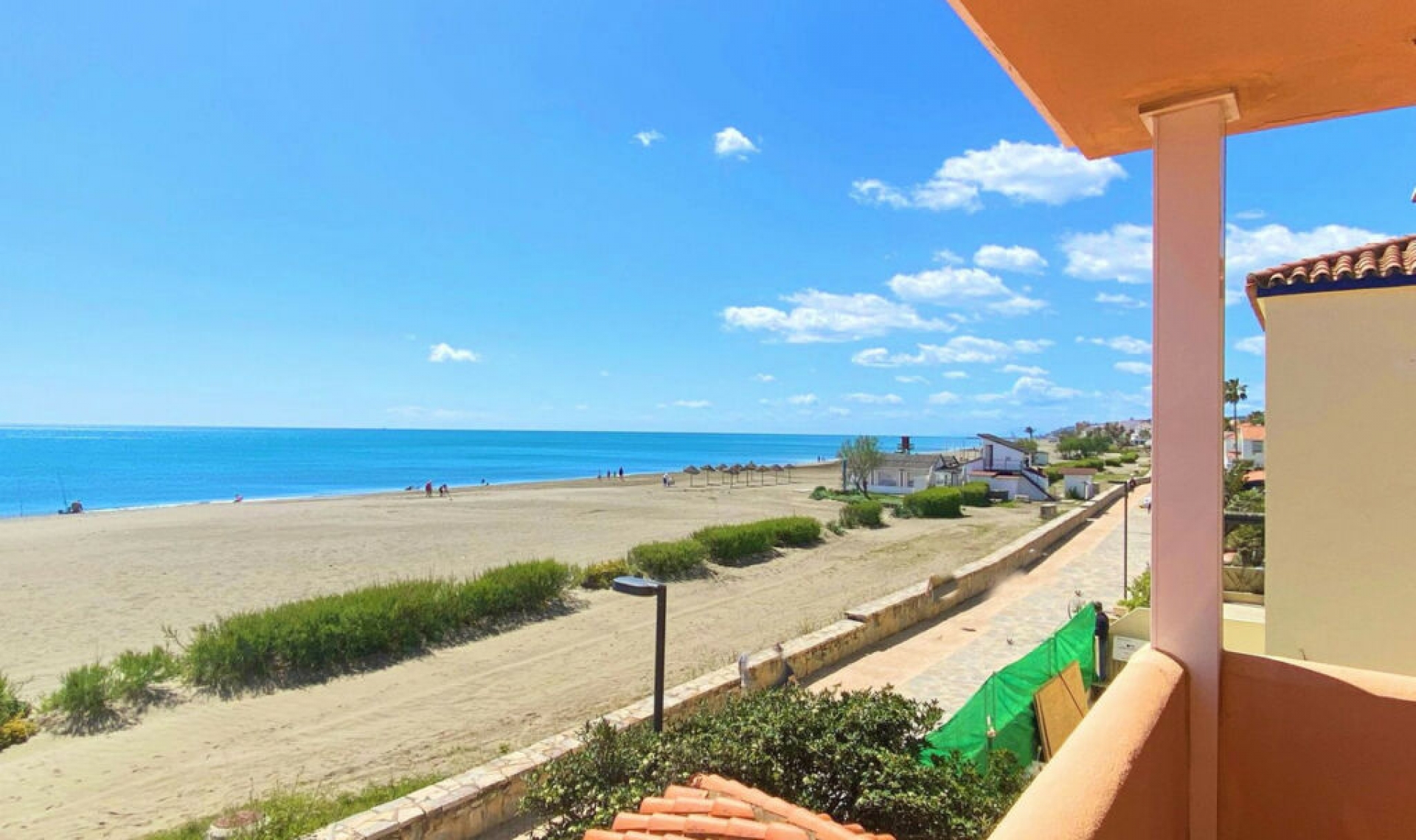 Resale - House -
Casares Playa
